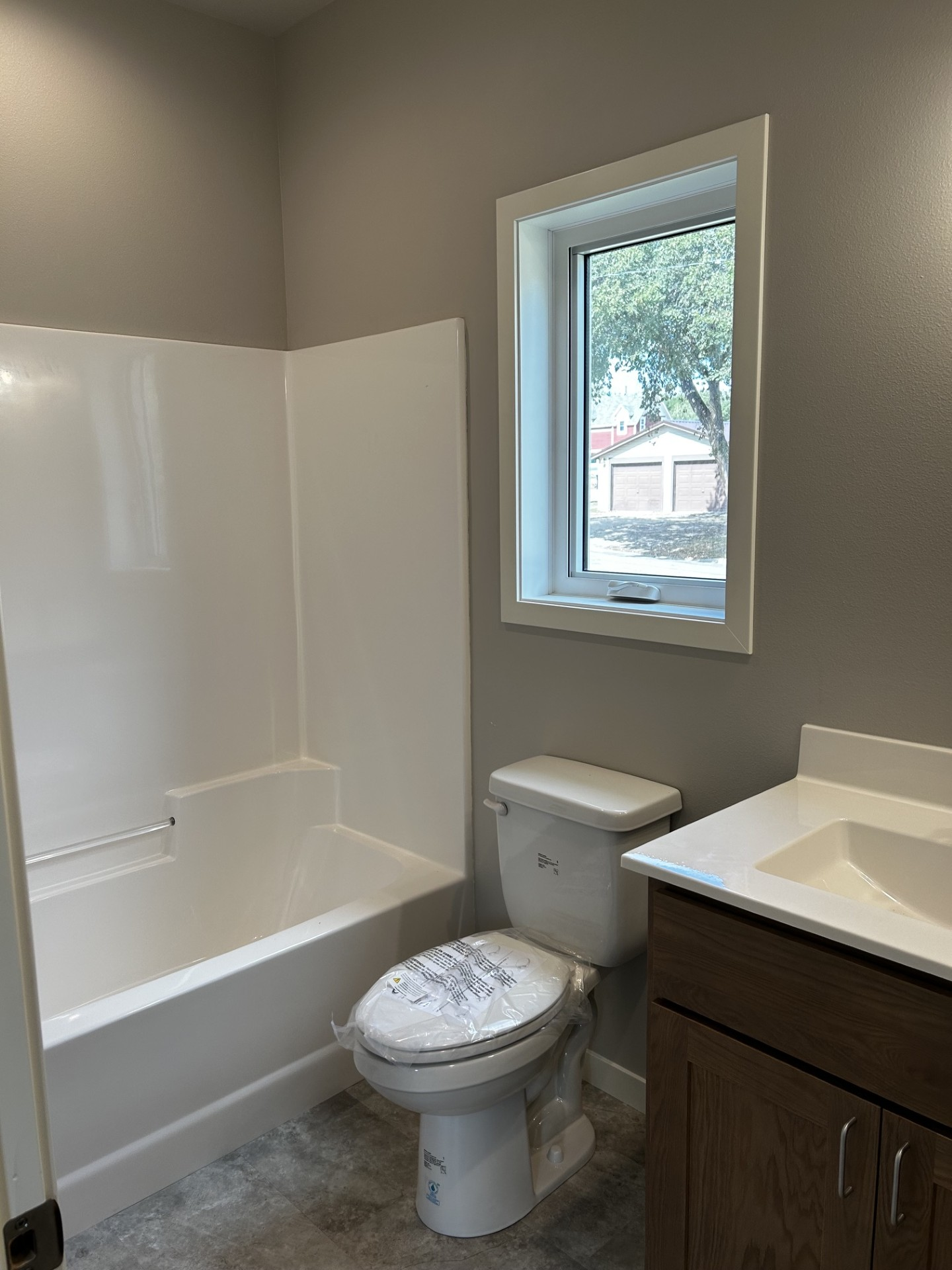 2026 single family home for sale at 902 Forest Street in Lisbon, ND — 3 bed, 2 bath (photo 6 of 10)