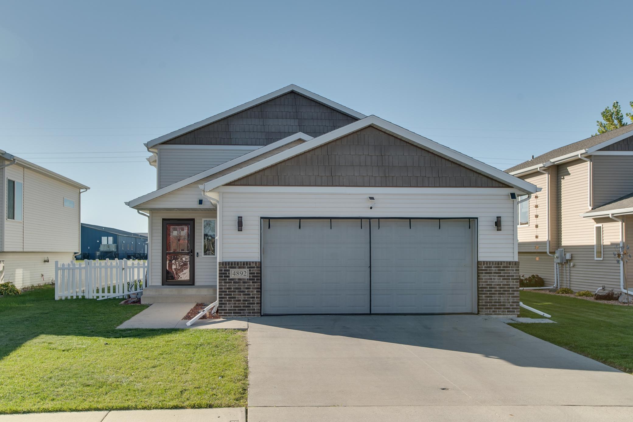 2008 single family home for sale at 4892 51st Avenue S in Fargo, ND — 4 bed, 2 bath (photo 3 of 43)