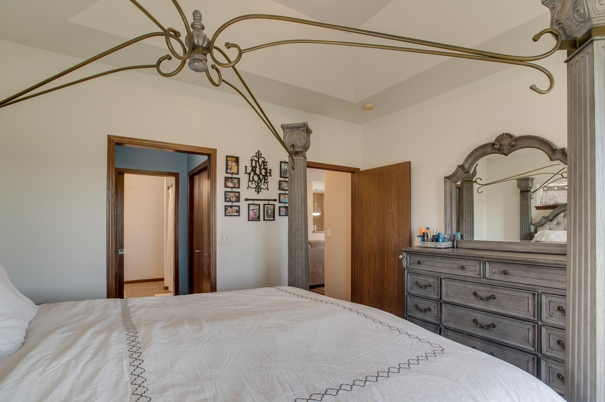 2008 single family home for sale at 4892 51st Avenue S in Fargo, ND — 4 bed, 2 bath (photo 27 of 43)