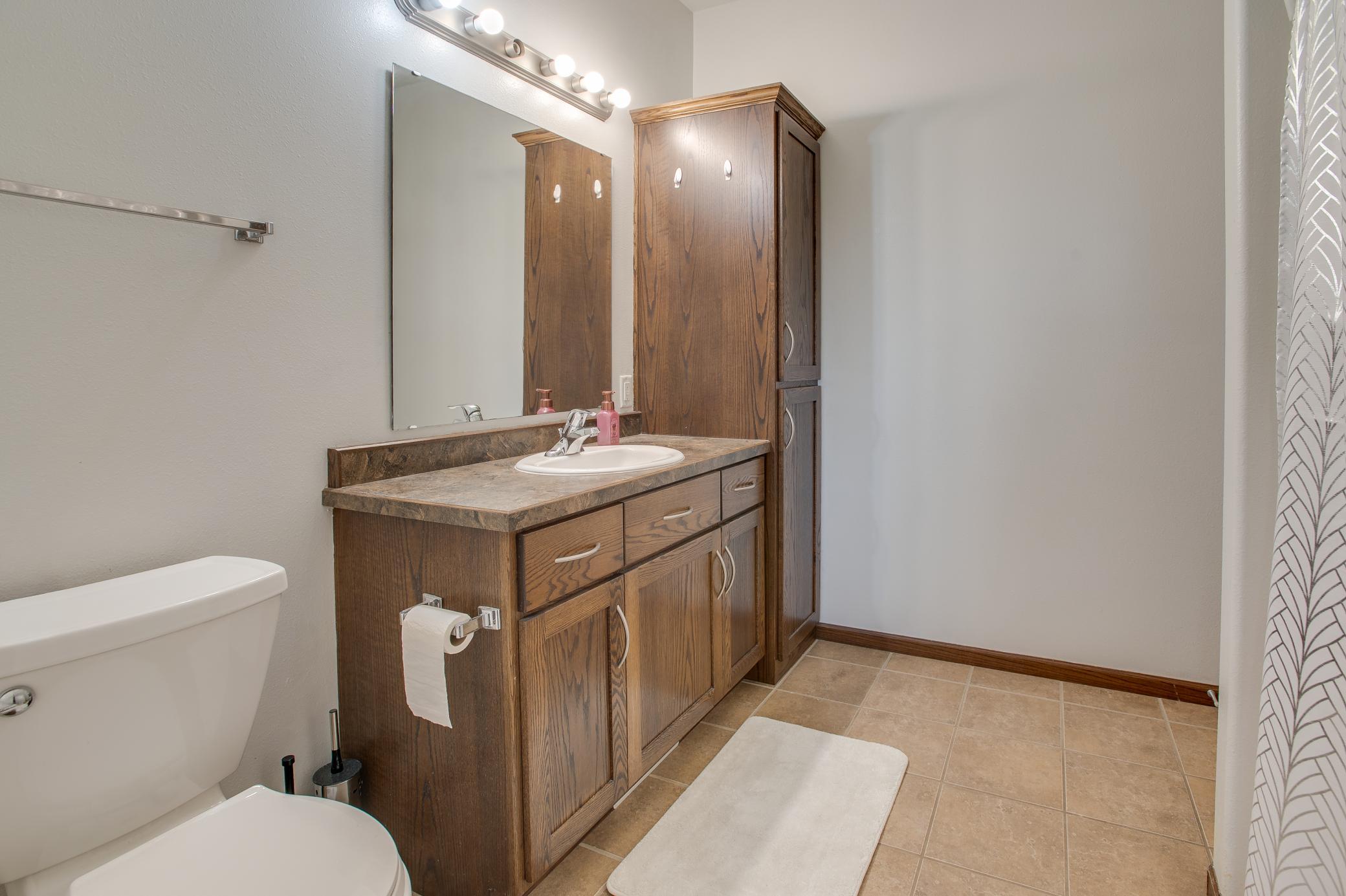 2008 single family home for sale at 4892 51st Avenue S in Fargo, ND — 4 bed, 2 bath (photo 30 of 43)