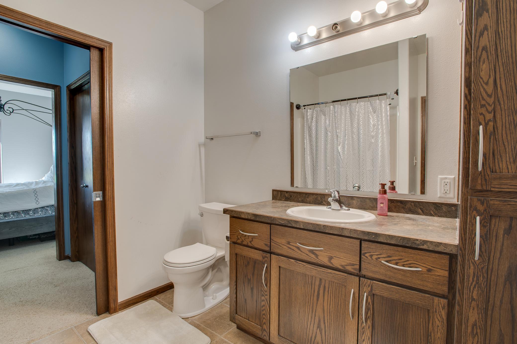 2008 single family home for sale at 4892 51st Avenue S in Fargo, ND — 4 bed, 2 bath (photo 31 of 43)