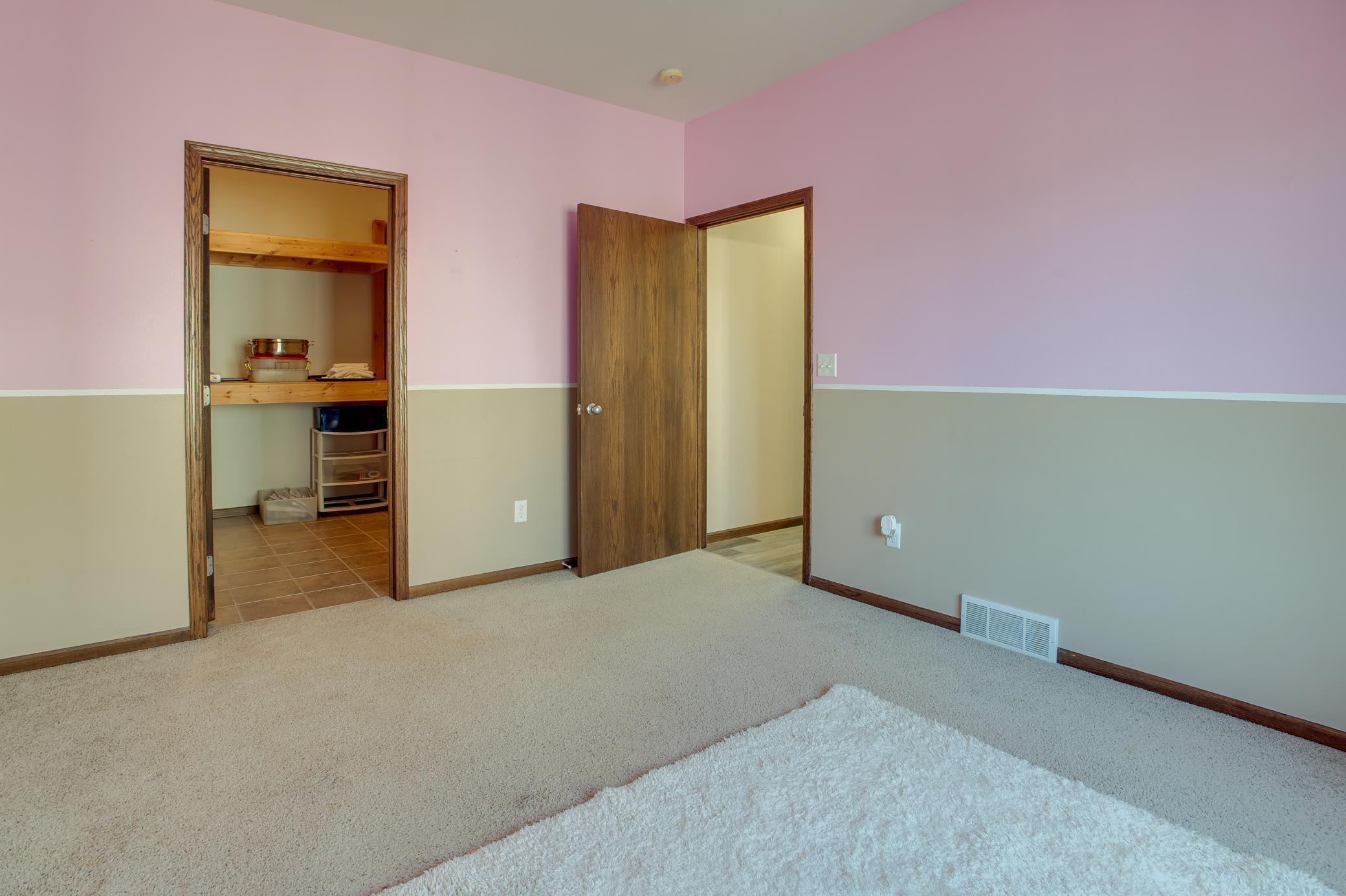 2008 single family home for sale at 4892 51st Avenue S in Fargo, ND — 4 bed, 2 bath (photo 33 of 43)