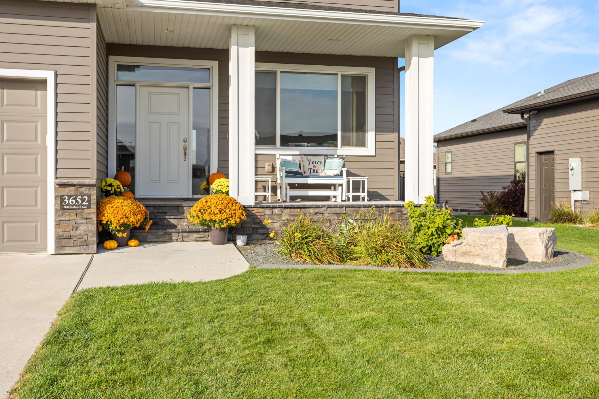 2015 single family home for sale at 3652 Bell Boulevard E in West Fargo, ND — 5 bed, 4 bath (photo 2 of 61)