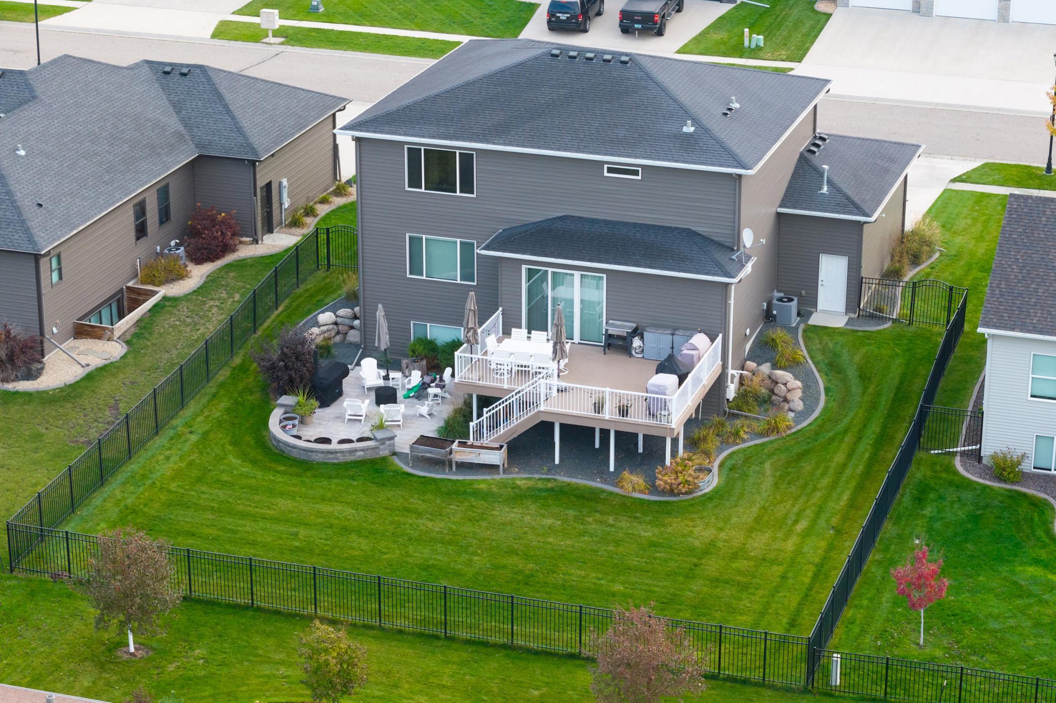 2015 single family home for sale at 3652 Bell Boulevard E in West Fargo, ND — 5 bed, 4 bath (photo 4 of 61)