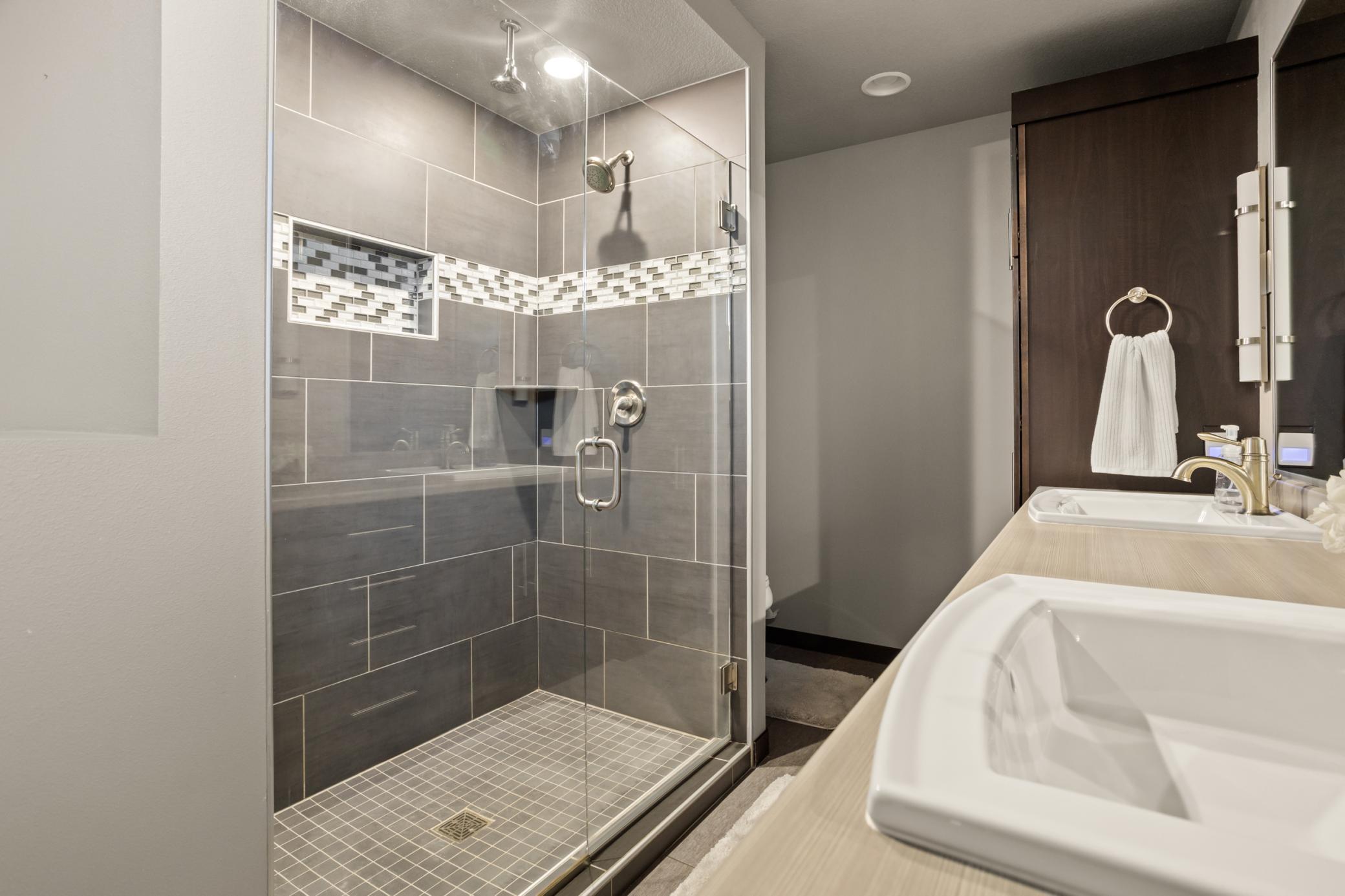 2015 single family home for sale at 3652 Bell Boulevard E in West Fargo, ND — 5 bed, 4 bath (photo 38 of 61)