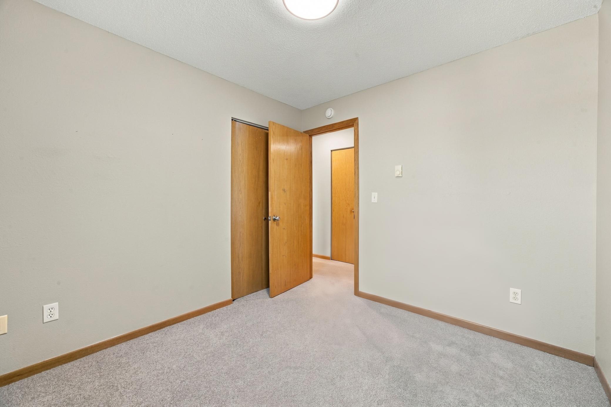 1975 home for sale at 974 5th Avenue W, Unit C in West Fargo, ND — 3 bed, 2 bath (photo 15 of 25)