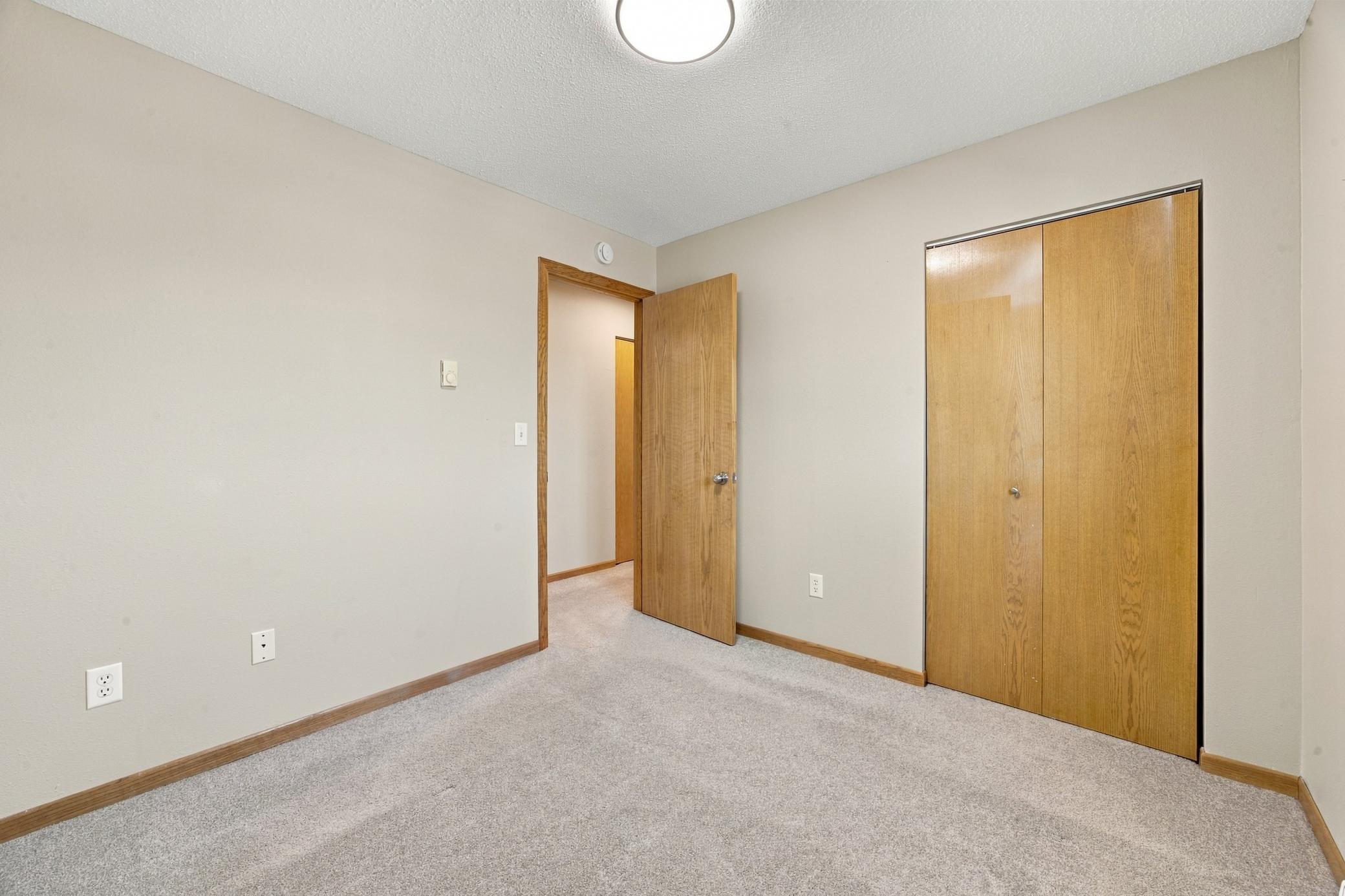 1975 home for sale at 974 5th Avenue W, Unit C in West Fargo, ND — 3 bed, 2 bath (photo 17 of 25)