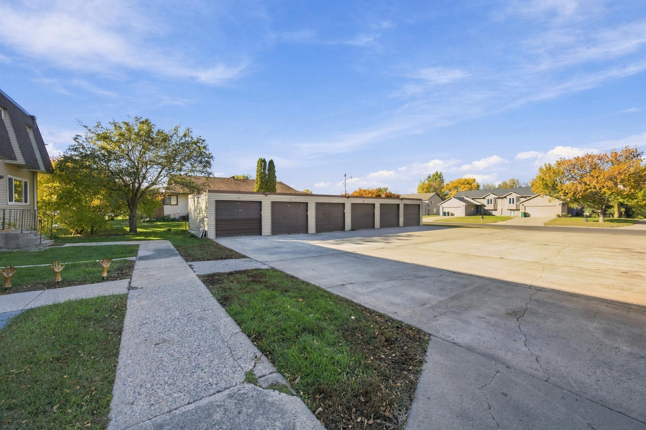 1975 home for sale at 974 5th Avenue W, Unit C in West Fargo, ND — 3 bed, 2 bath (photo 23 of 25)