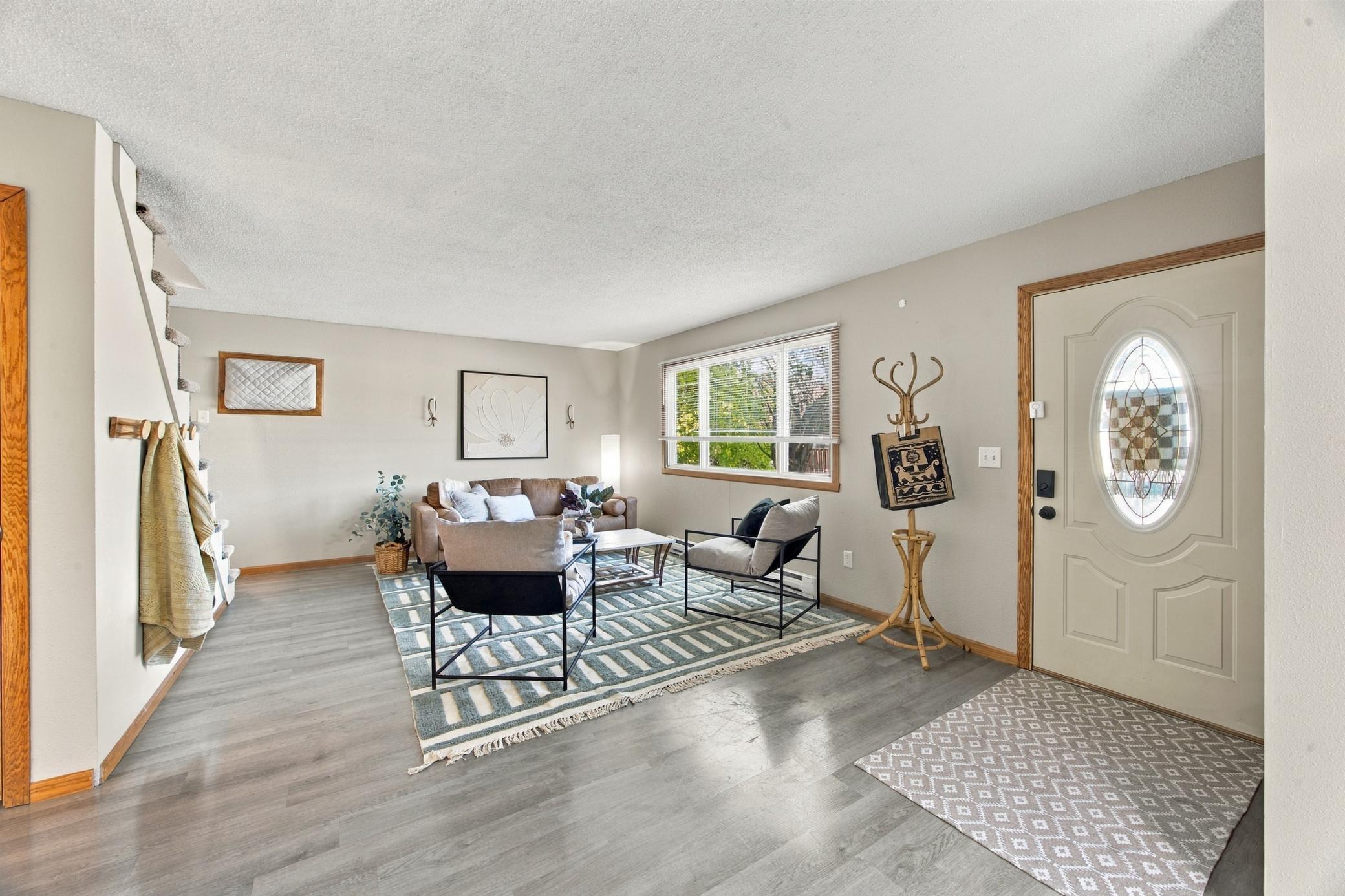 1975 home for sale at 974 5th Avenue W, Unit C in West Fargo, ND — 3 bed, 2 bath (photo 4 of 25)