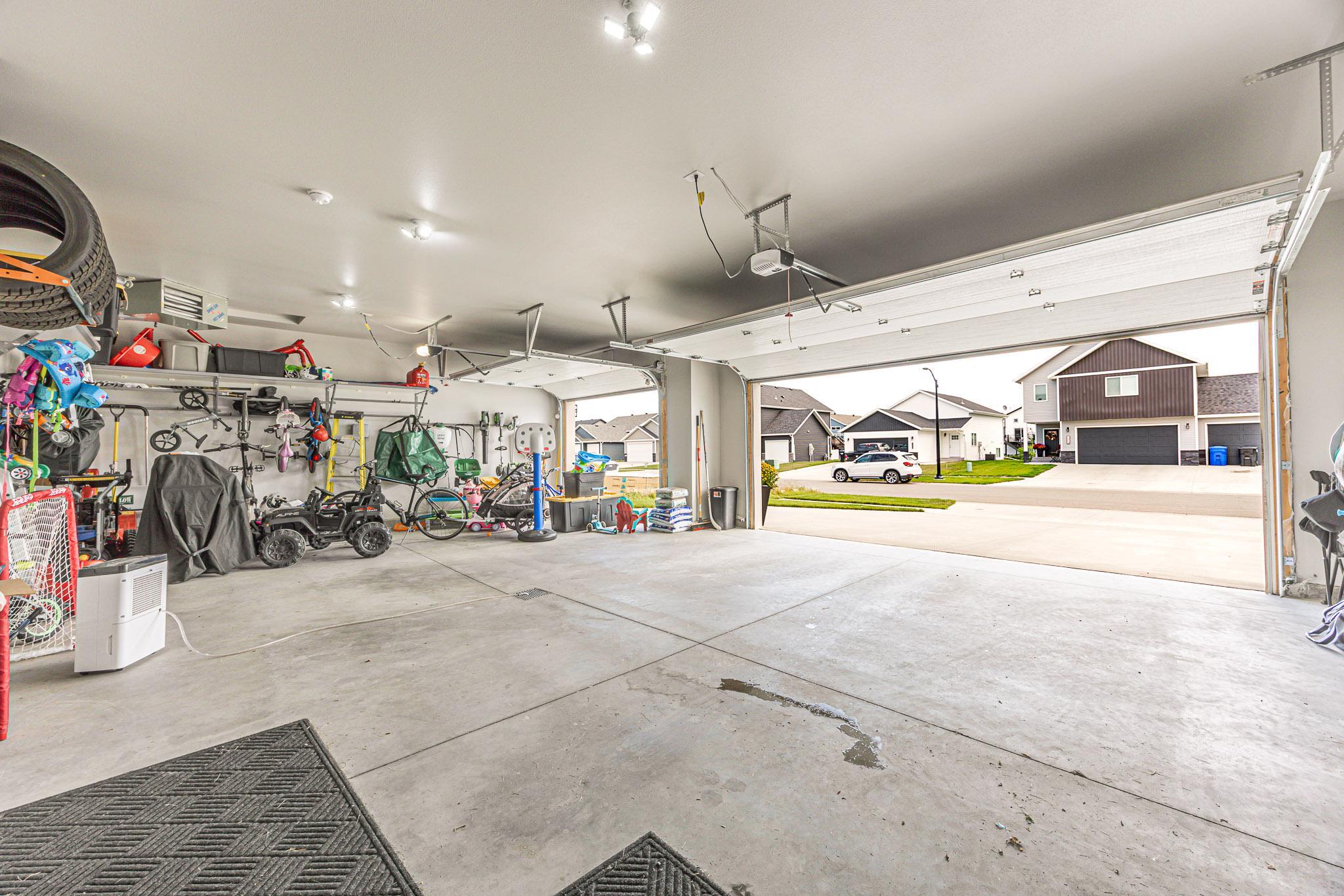 2022 single family home for sale at 7371 26th Street S in Fargo, ND — 4 bed, 3 bath (photo 38 of 46)