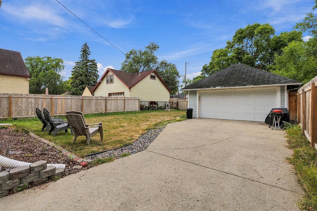 1927 single family home for sale at 1238 4th Street N in Fargo, ND — 4 bed, 2 bath (photo 3 of 42)
