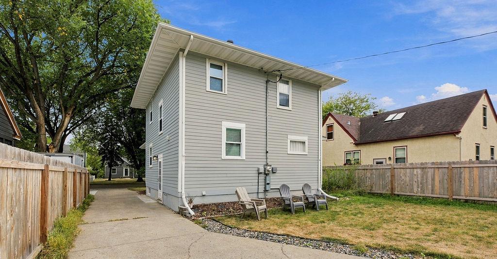1927 single family home for sale at 1238 4th Street N in Fargo, ND — 4 bed, 2 bath (photo 4 of 42)