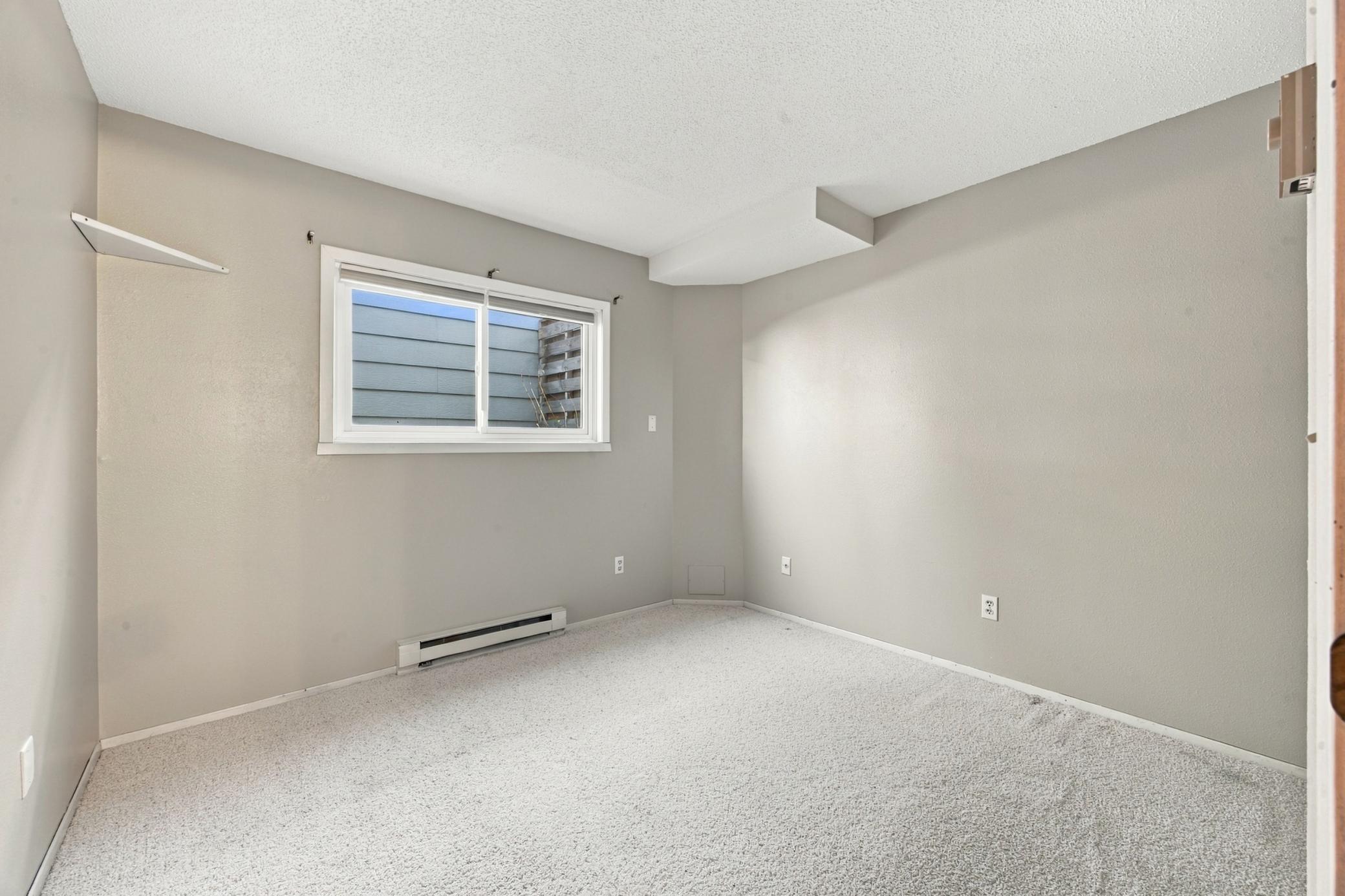 1986 twin home for sale at 1528 34 1/2 Avenue S in Fargo, ND — 3 bed, 2 bath (photo 12 of 30)