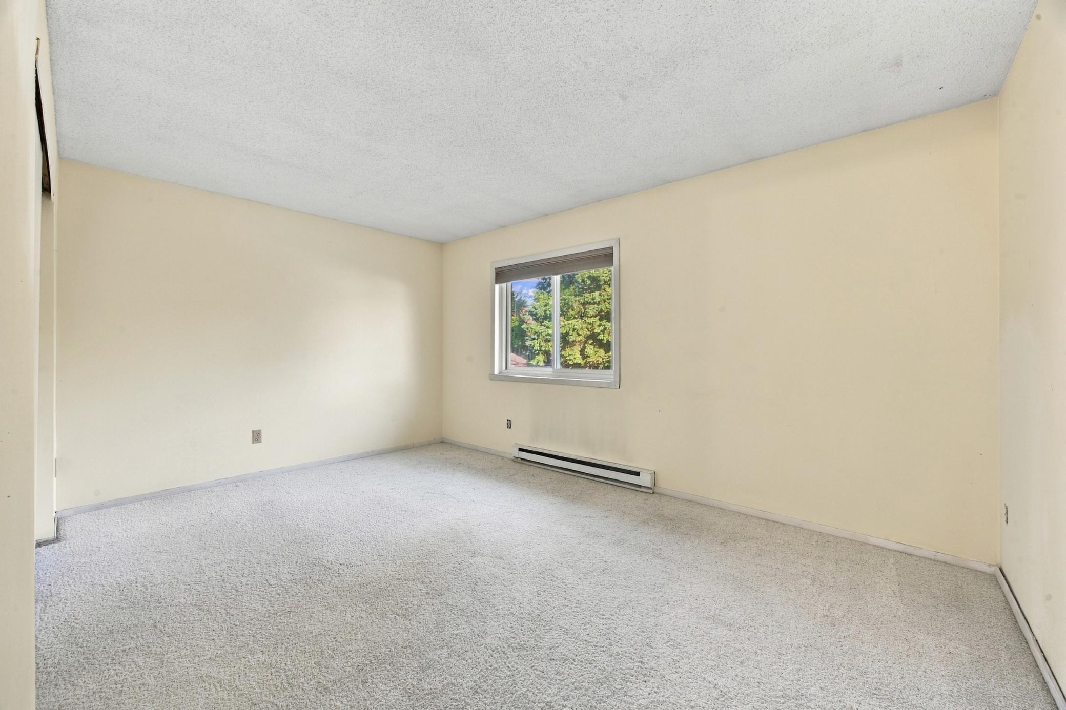 1986 twin home for sale at 1528 34 1/2 Avenue S in Fargo, ND — 3 bed, 2 bath (photo 13 of 30)