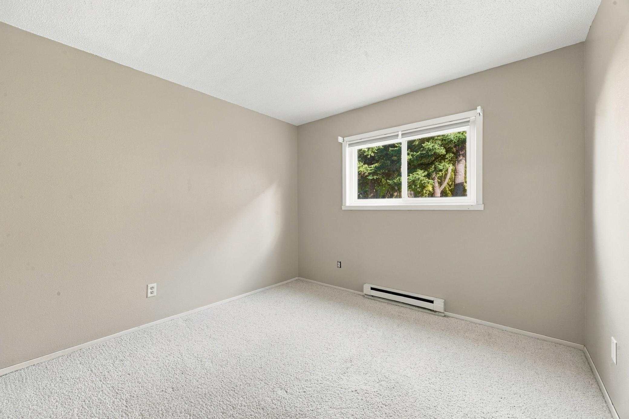 1986 twin home for sale at 1528 34 1/2 Avenue S in Fargo, ND — 3 bed, 2 bath (photo 15 of 30)