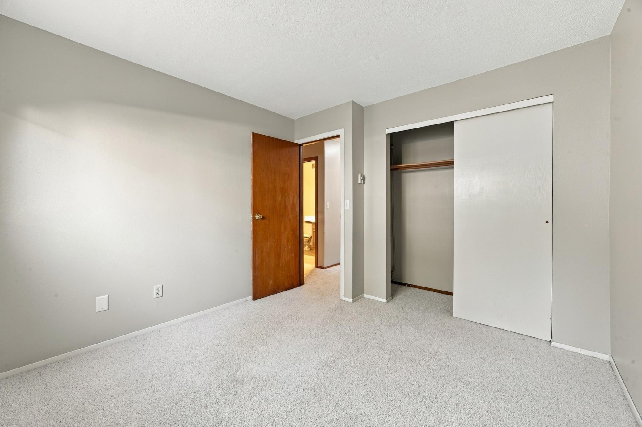 1986 twin home for sale at 1528 34 1/2 Avenue S in Fargo, ND — 3 bed, 2 bath (photo 20 of 30)