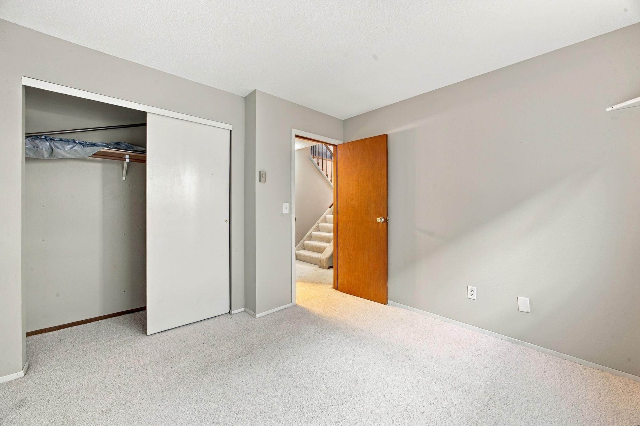 1986 twin home for sale at 1528 34 1/2 Avenue S in Fargo, ND — 3 bed, 2 bath (photo 21 of 30)