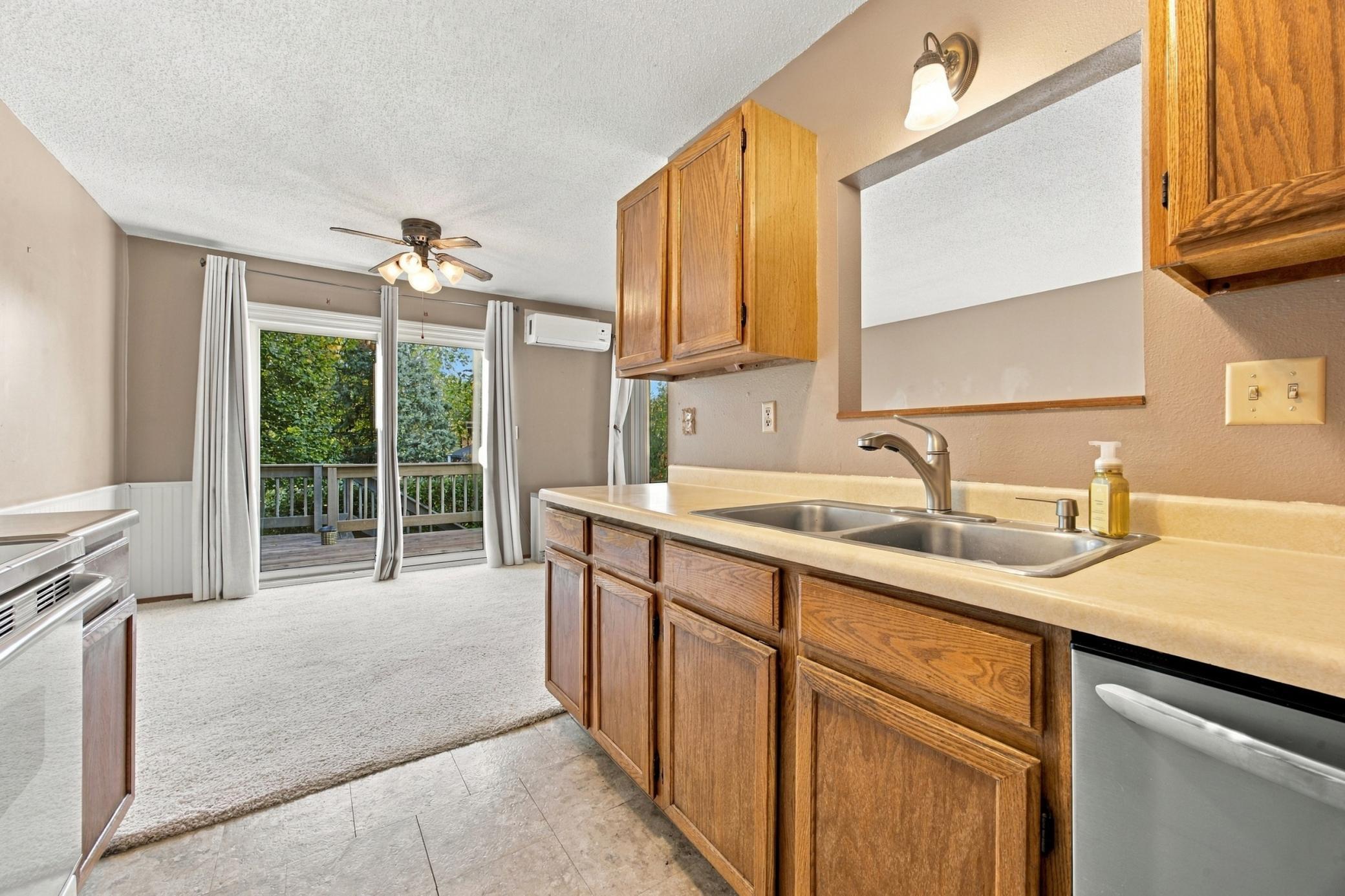 1986 twin home for sale at 1528 34 1/2 Avenue S in Fargo, ND — 3 bed, 2 bath (photo 8 of 30)