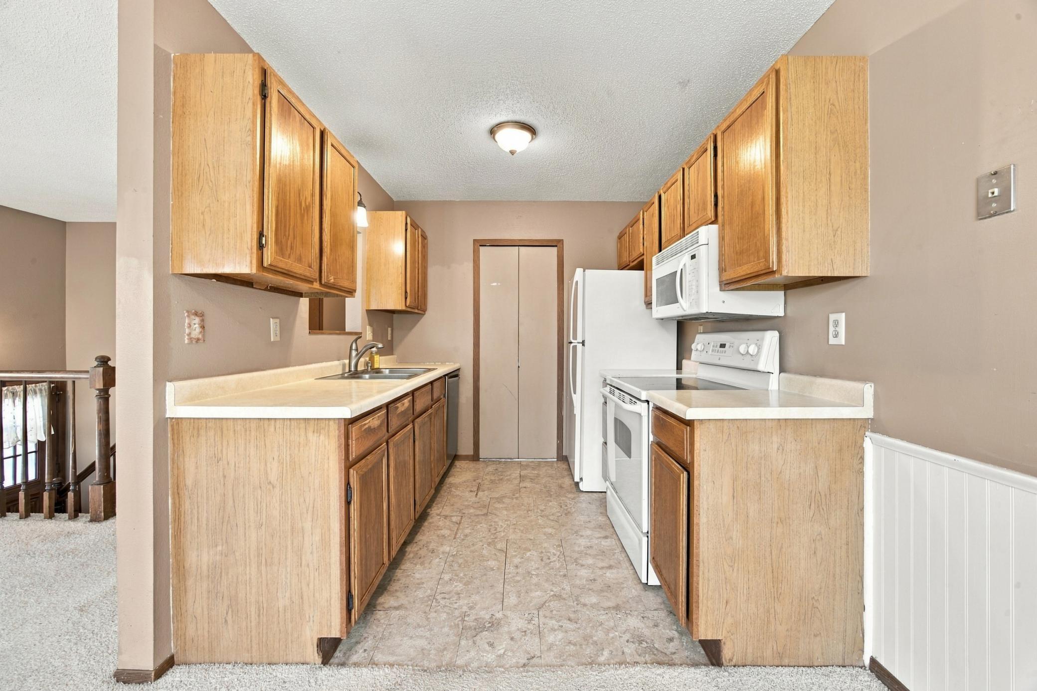 1986 twin home for sale at 1528 34 1/2 Avenue S in Fargo, ND — 3 bed, 2 bath (photo 9 of 30)