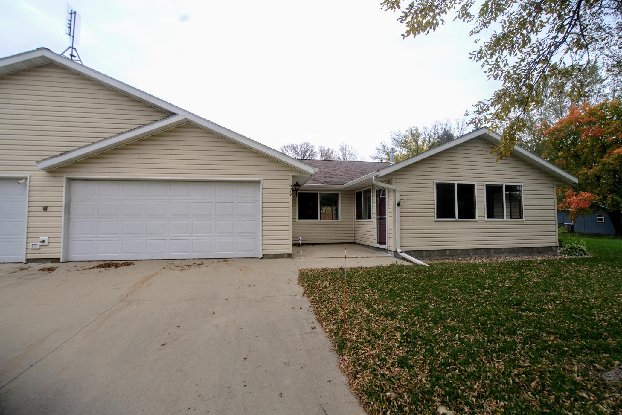 1999 townhouse for sale at 699 Osage Street E in Osakis, MN — 2 bed, 2 bath