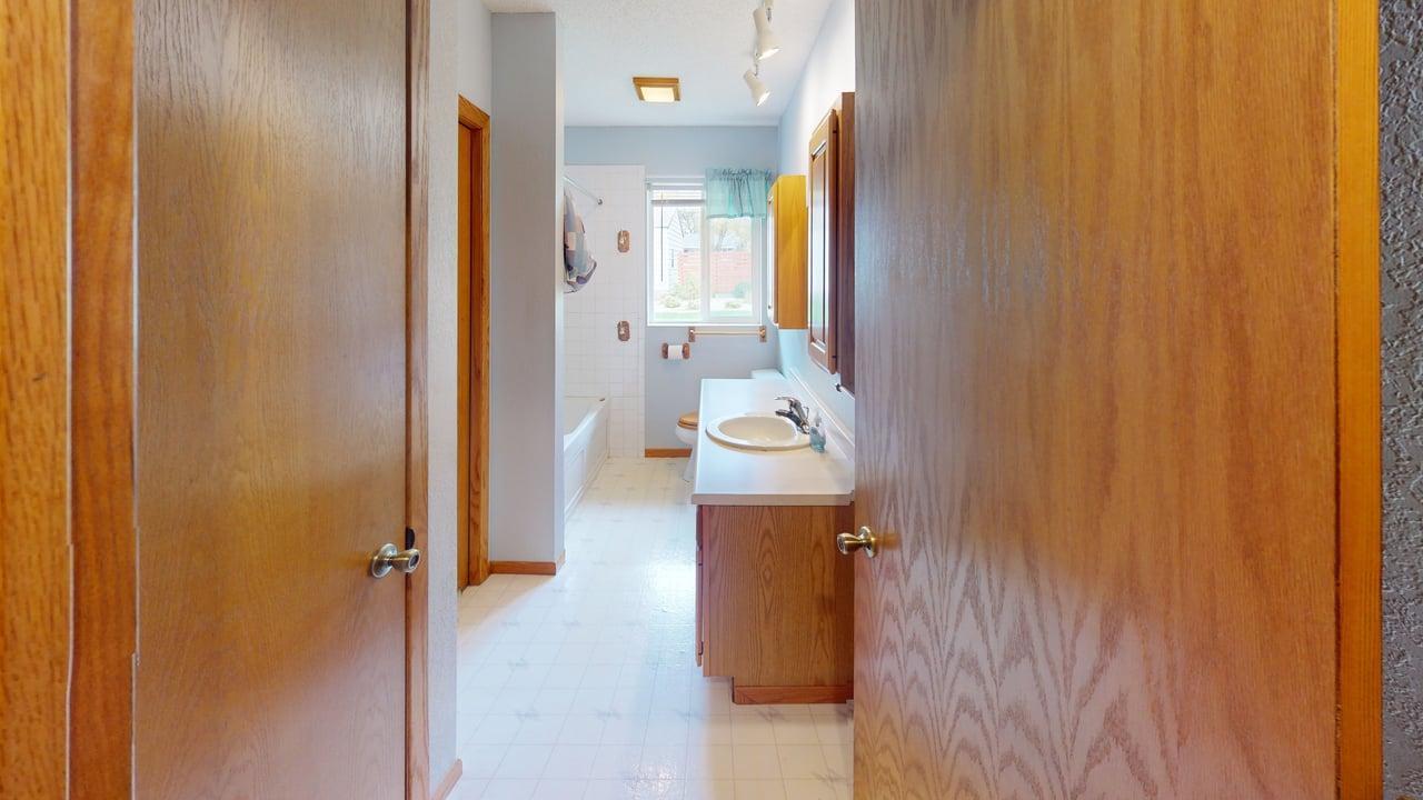 1999 townhouse for sale at 699 Osage Street E in Osakis, MN — 2 bed, 2 bath (photo 16 of 22)