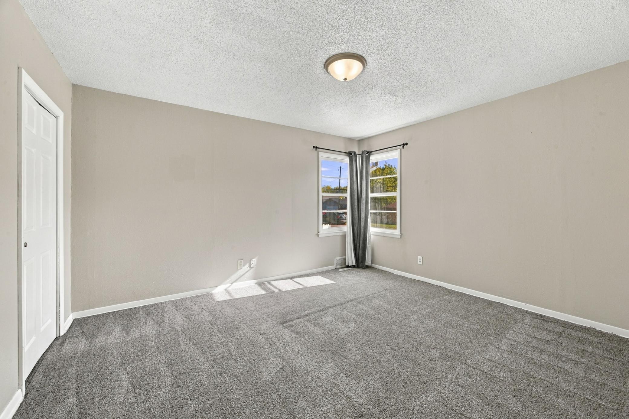 1949 single family home for sale at 222 22nd Street S in Fargo, ND — 5 bed, 2 bath (photo 12 of 38)