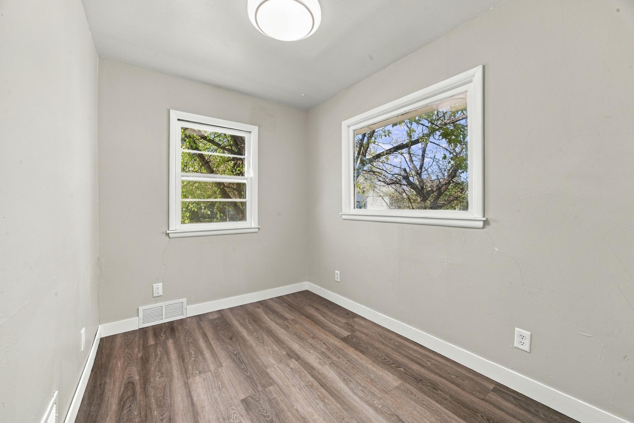 1949 single family home for sale at 222 22nd Street S in Fargo, ND — 5 bed, 2 bath (photo 14 of 38)