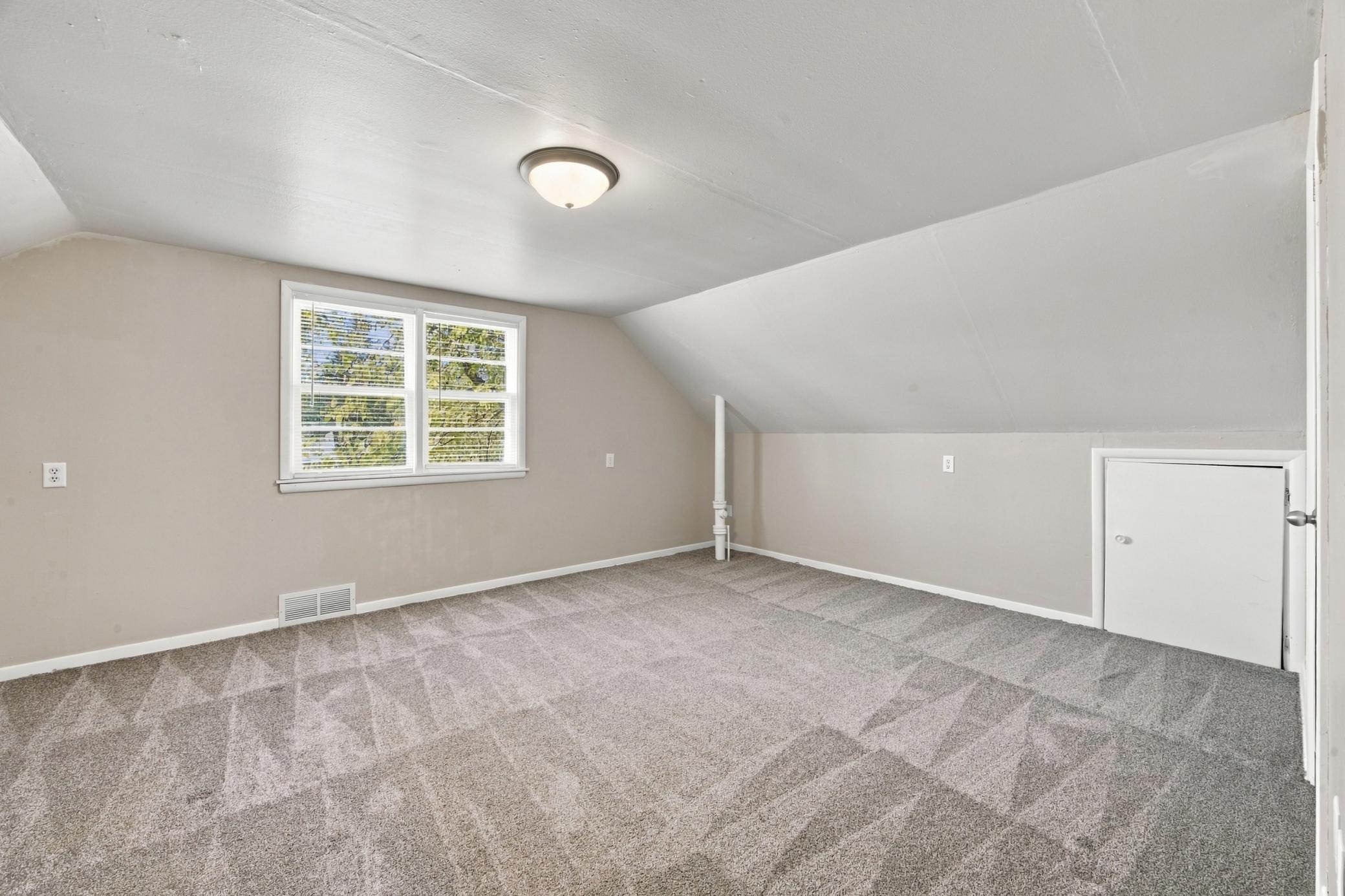 1949 single family home for sale at 222 22nd Street S in Fargo, ND — 5 bed, 2 bath (photo 19 of 38)