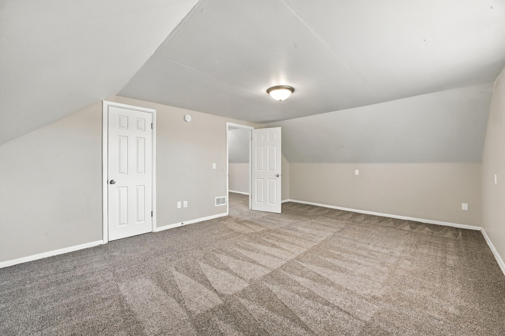 1949 single family home for sale at 222 22nd Street S in Fargo, ND — 5 bed, 2 bath (photo 20 of 38)