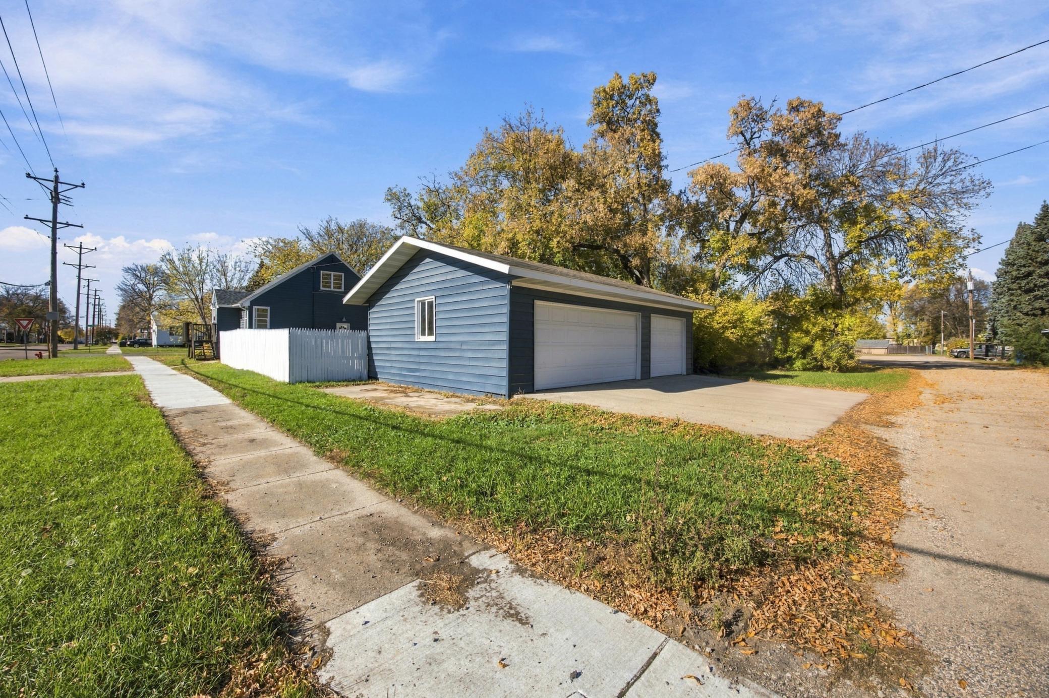 1949 single family home for sale at 222 22nd Street S in Fargo, ND — 5 bed, 2 bath (photo 34 of 38)