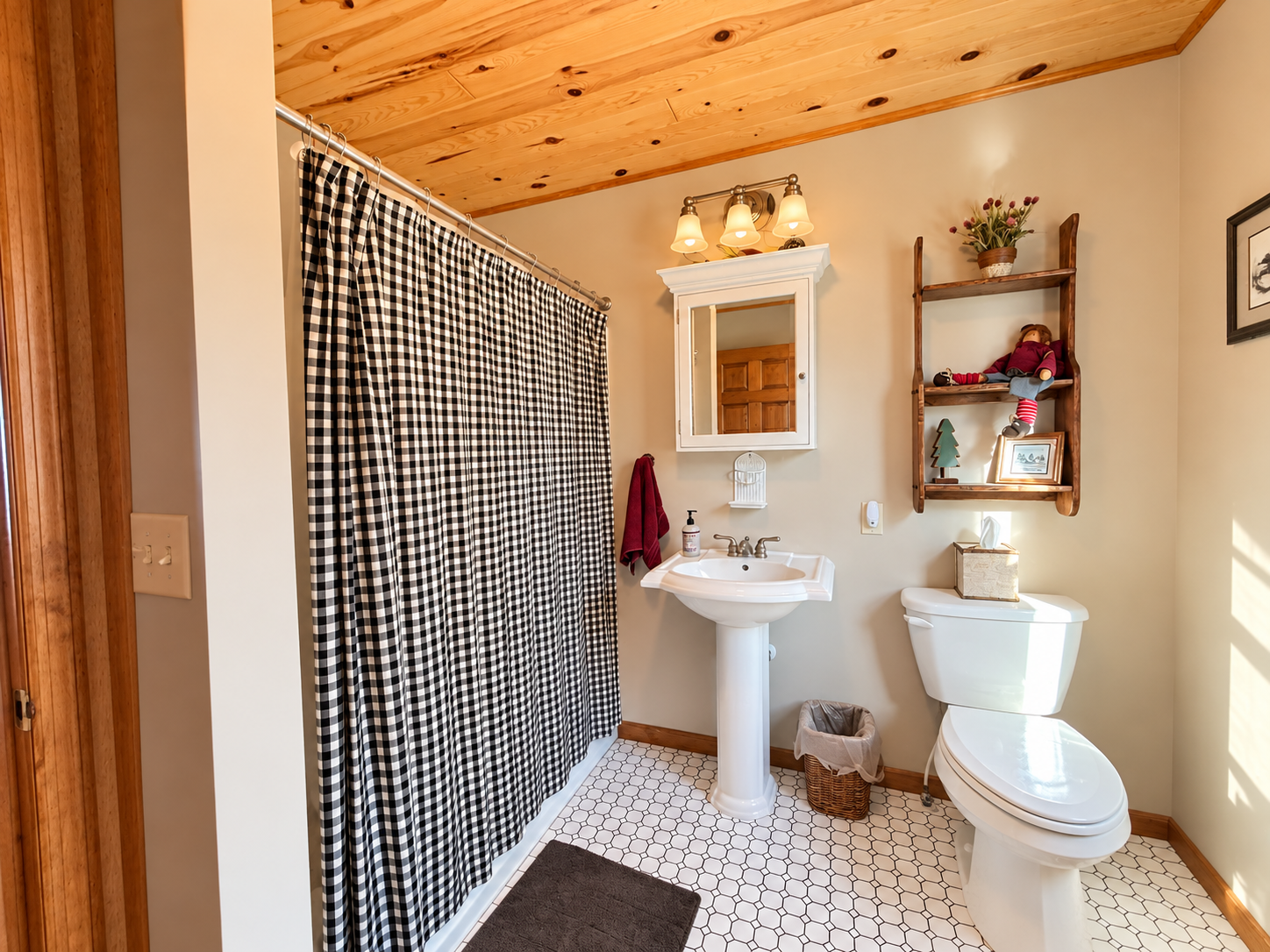 2001 single family home for sale at 2475 N Shore Drive NW in Cass Lake, MN — 3 bed, 3 bath (photo 18 of 58)