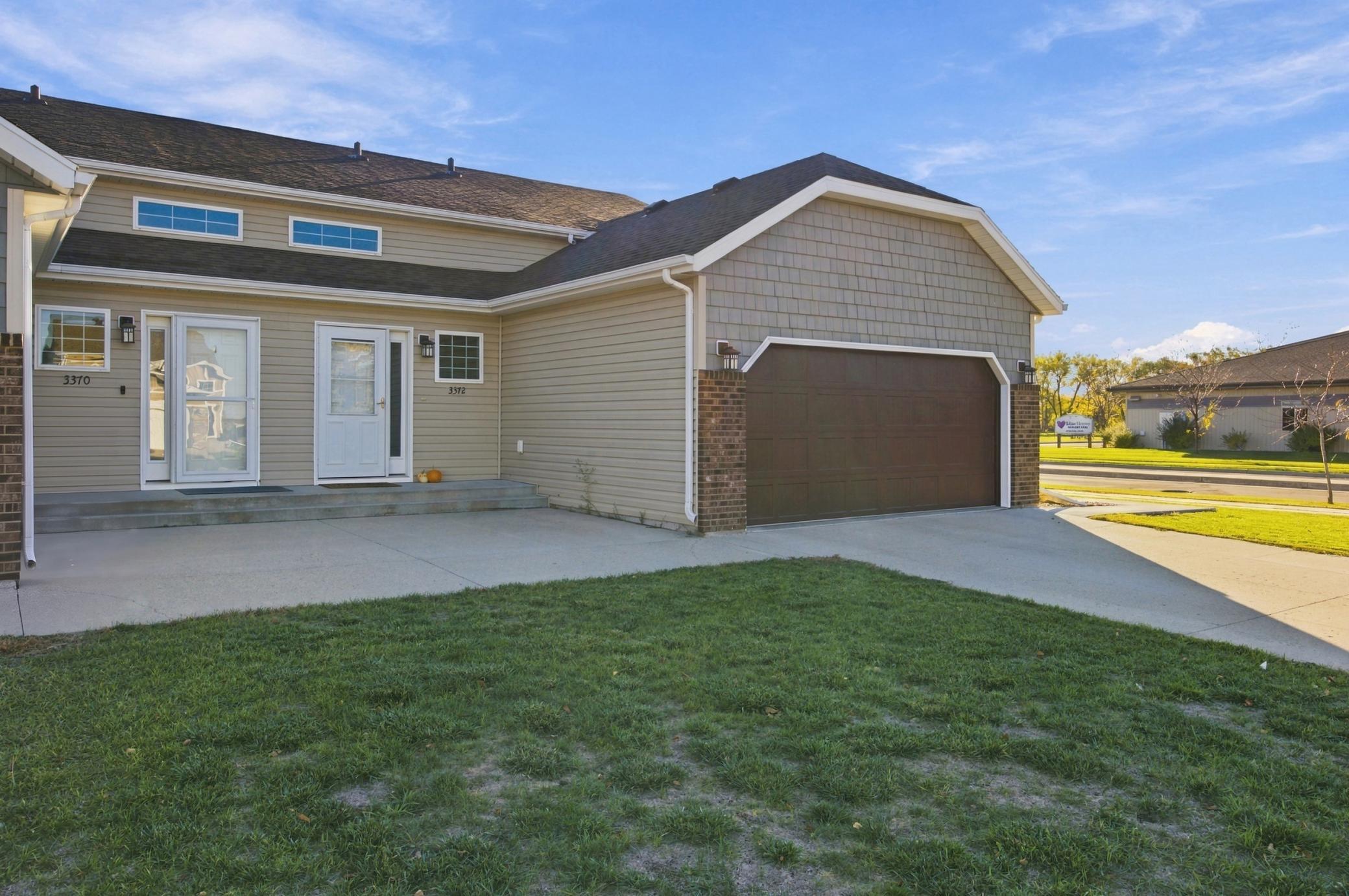 2015 townhouse for sale at 3372 27th Street S in Moorhead, MN — 3 bed, 2 bath (photo 2 of 35)