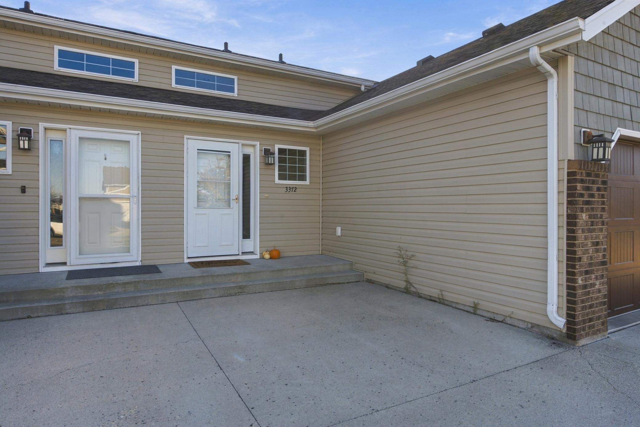 2015 townhouse for sale at 3372 27th Street S in Moorhead, MN — 3 bed, 2 bath (photo 3 of 35)