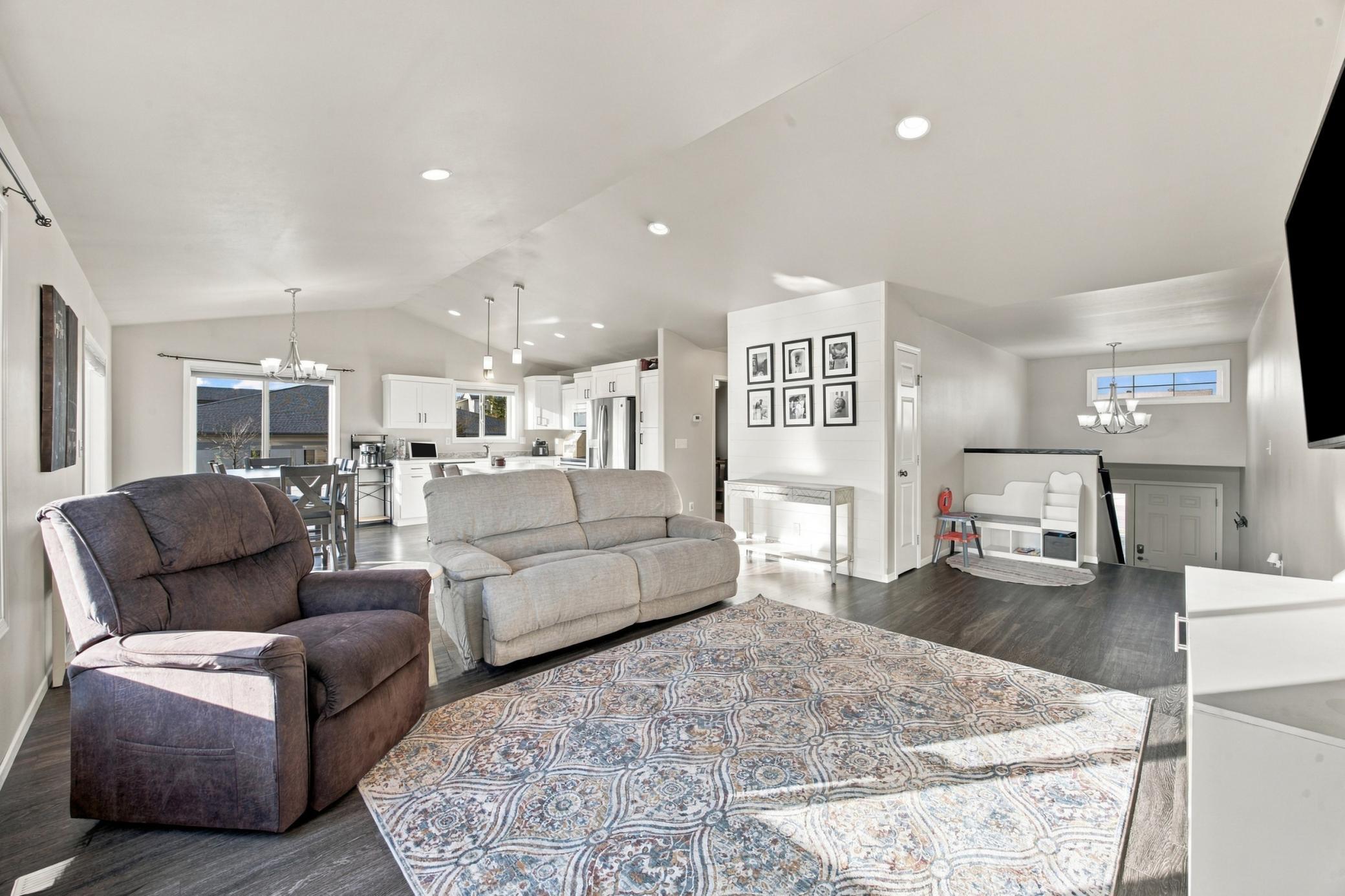 2015 townhouse for sale at 3372 27th Street S in Moorhead, MN — 3 bed, 2 bath (photo 6 of 35)