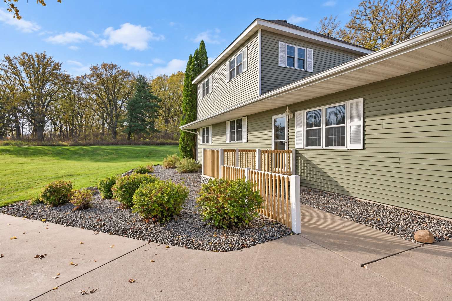 1914 single family home for sale at 20172 County 2 in Sauk Centre, MN — 4 bed, 2 bath (photo 11 of 118)