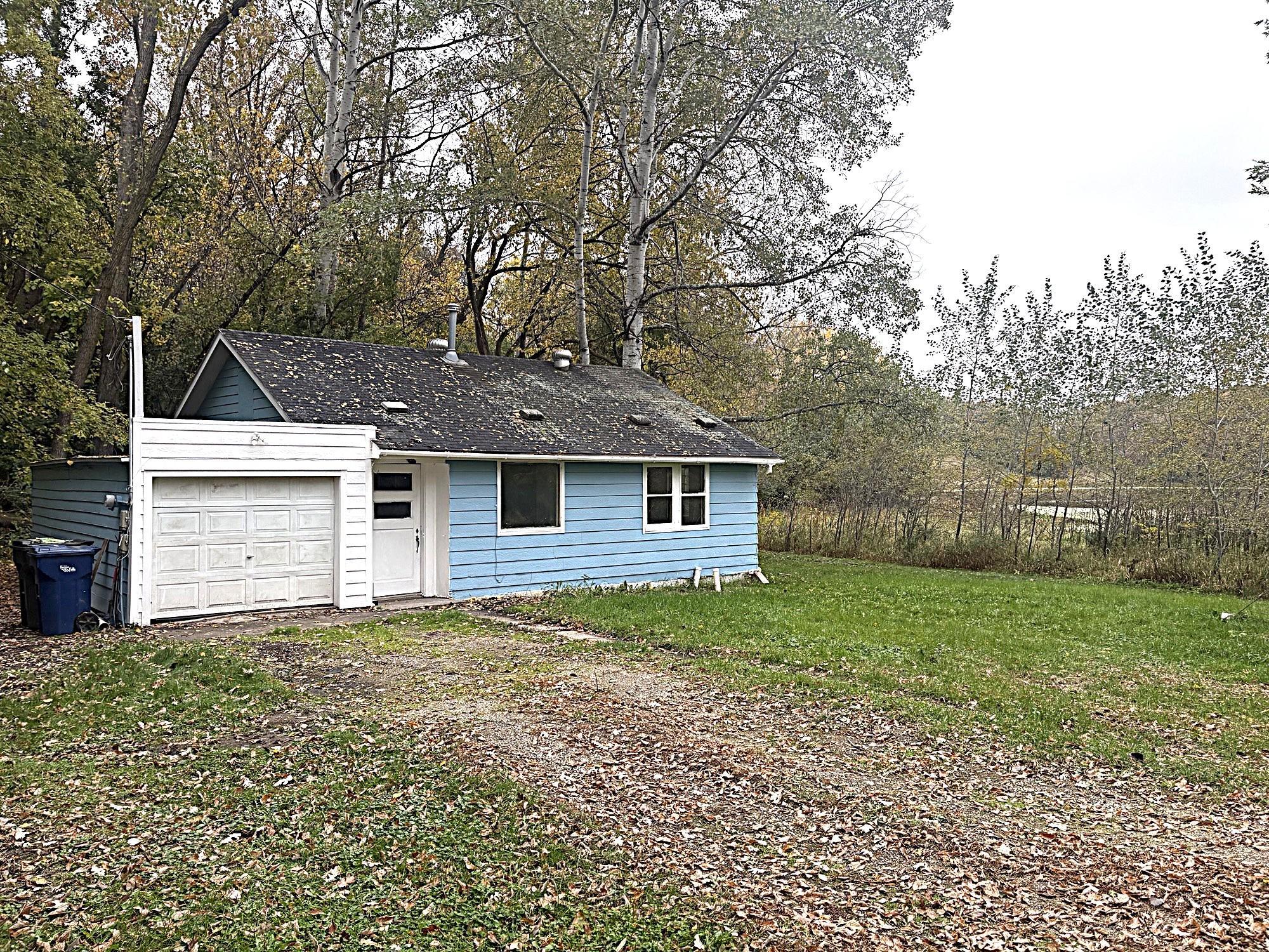 1962 single family home for sale at 415 W Adolphus Avenue in Fergus Falls, MN — 2 bed, 1 bath