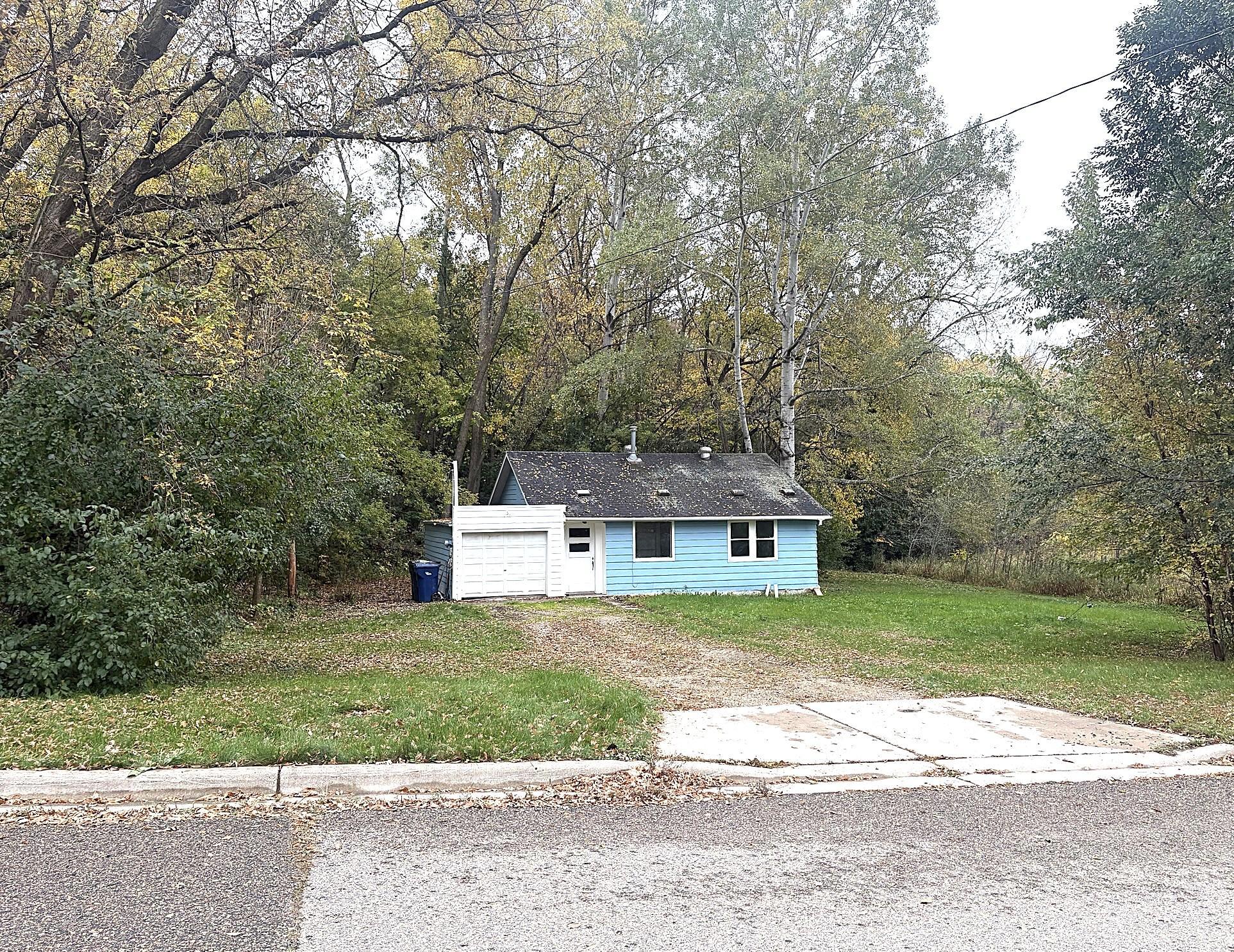1962 single family home for sale at 415 W Adolphus Avenue in Fergus Falls, MN — 2 bed, 1 bath (photo 19 of 19)