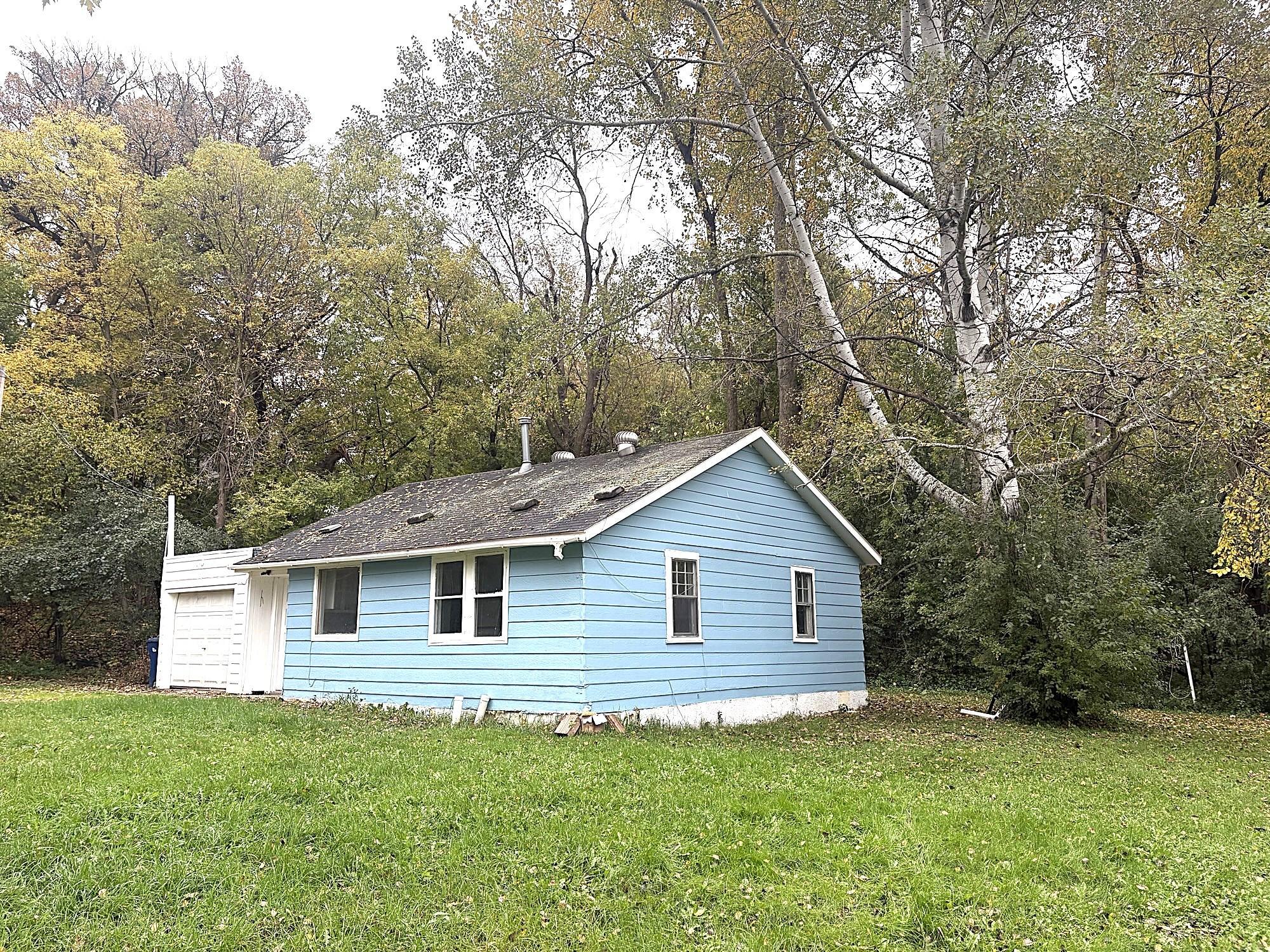 1962 single family home for sale at 415 W Adolphus Avenue in Fergus Falls, MN — 2 bed, 1 bath (photo 3 of 19)