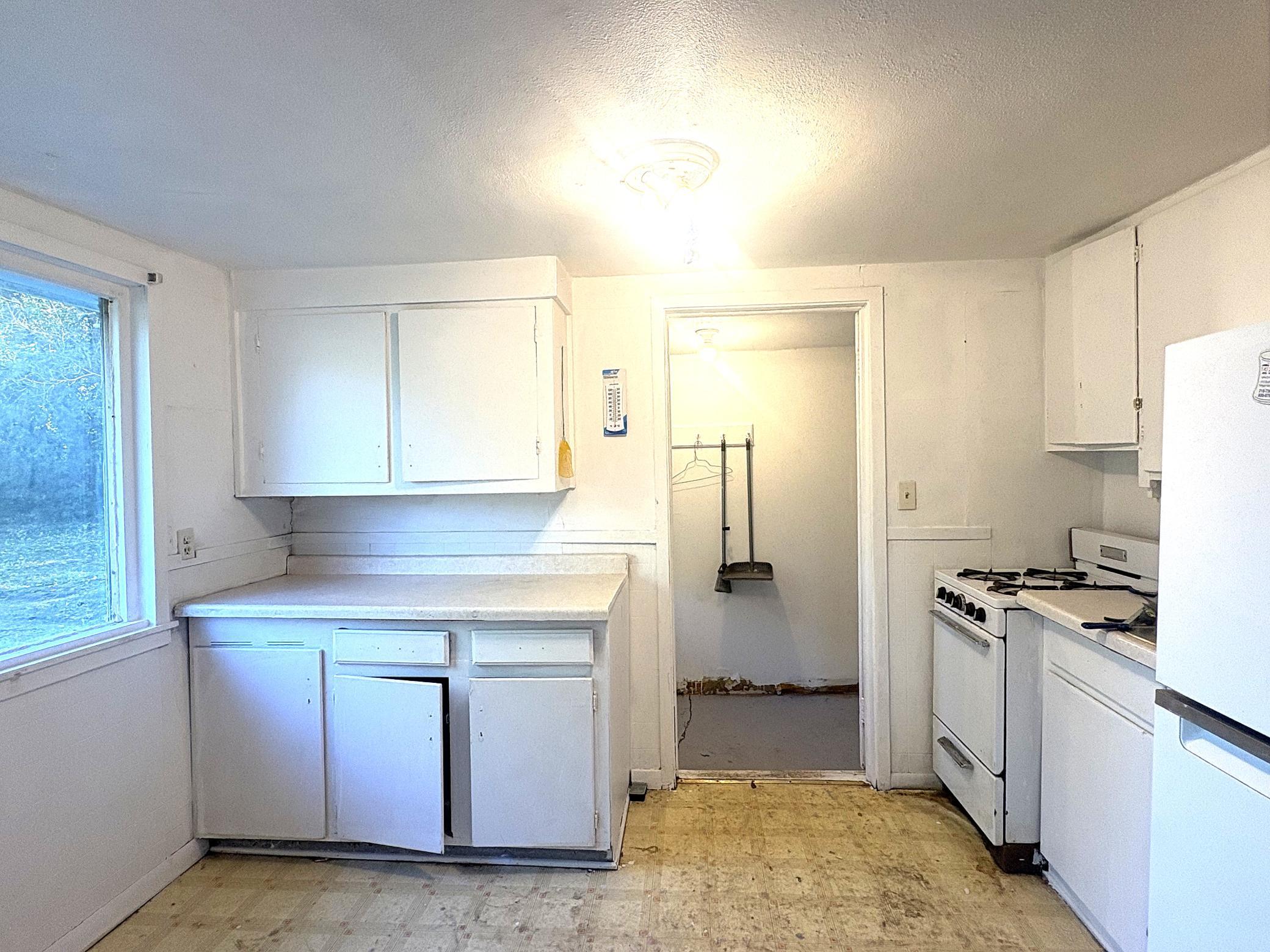 1962 single family home for sale at 415 W Adolphus Avenue in Fergus Falls, MN — 2 bed, 1 bath (photo 7 of 19)