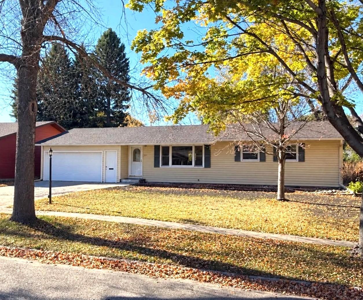 1959 single family home for sale at 505 Maple Lane in Moorhead, MN — 5 bed, 2 bath