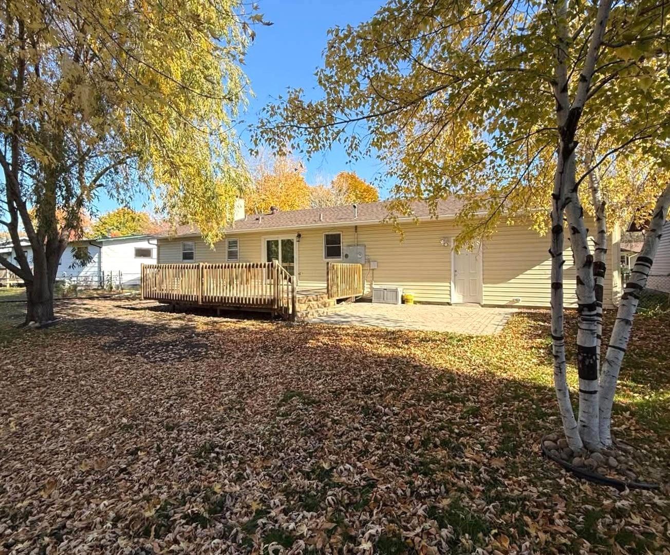 1959 single family home for sale at 505 Maple Lane in Moorhead, MN — 5 bed, 2 bath (photo 3 of 27)