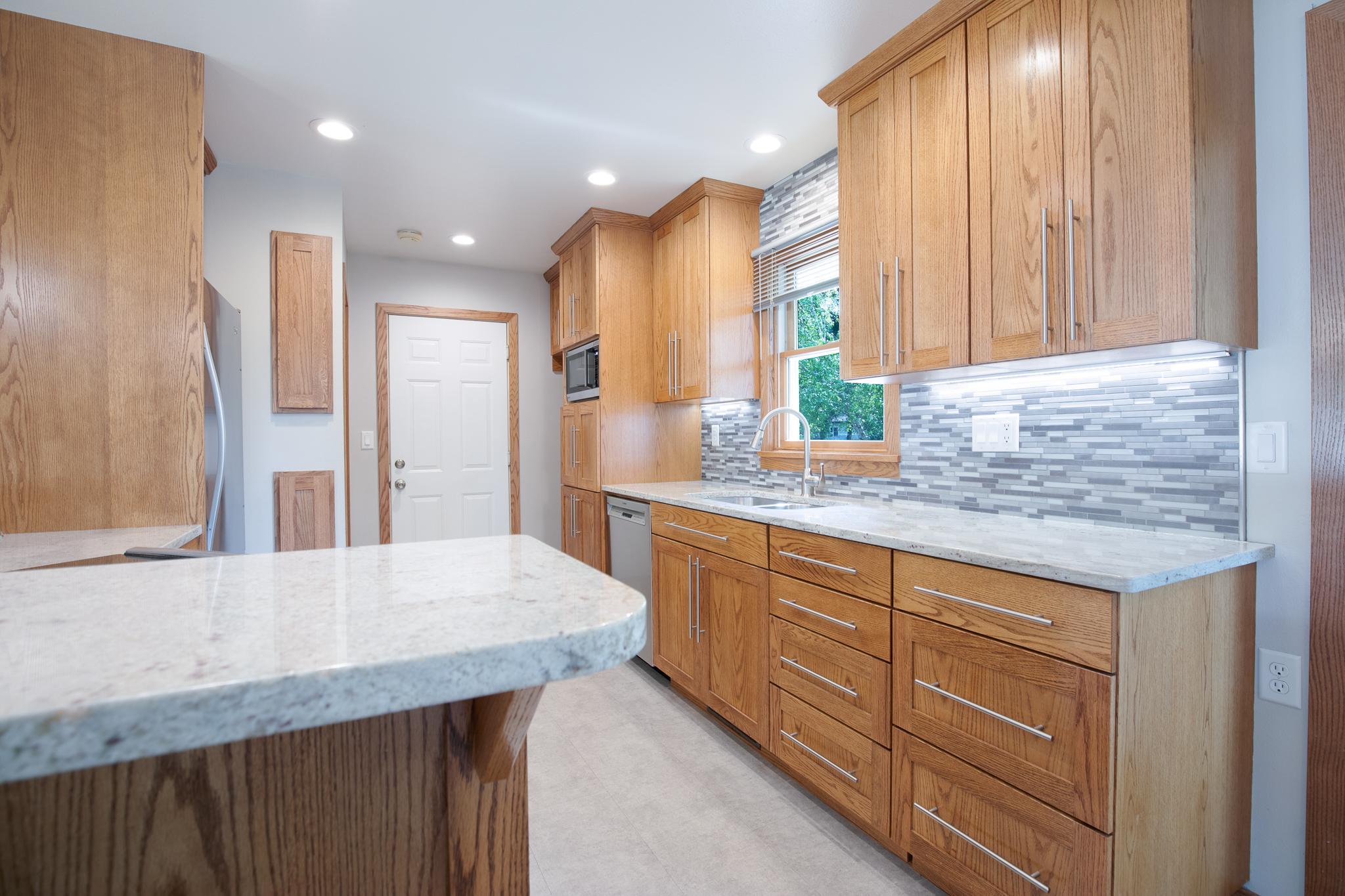 1959 single family home for sale at 505 Maple Lane in Moorhead, MN — 5 bed, 2 bath (photo 9 of 27)