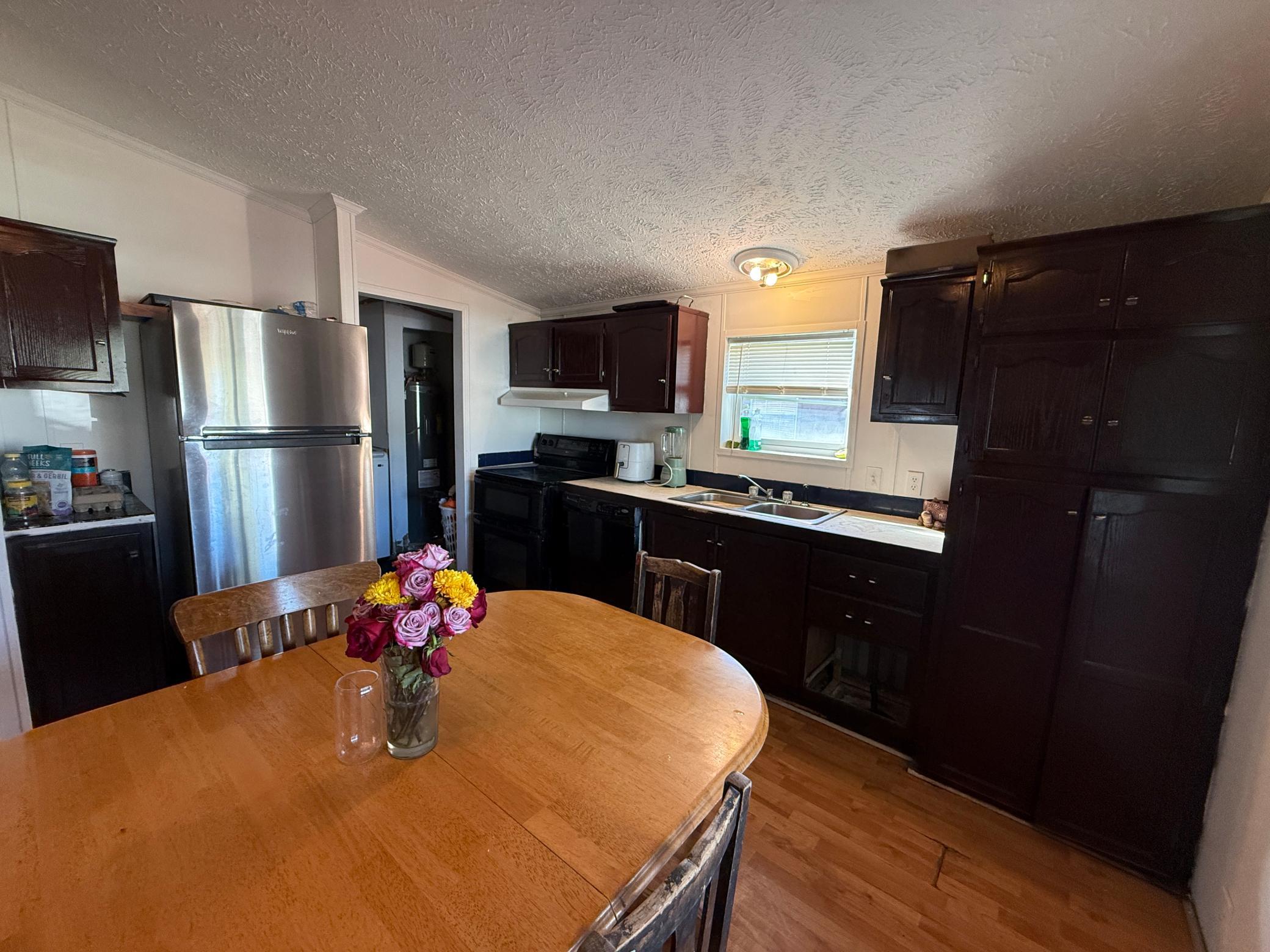 2000 single family home for sale at 1003 2 Avenue E in West Fargo, ND — 3 bed, 2 bath (photo 3 of 25)