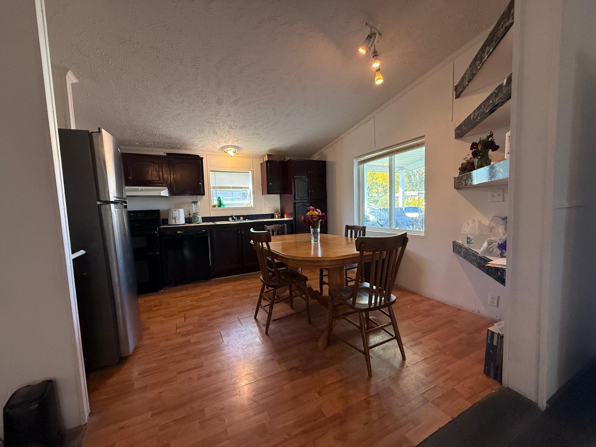 2000 single family home for sale at 1003 2 Avenue E in West Fargo, ND — 3 bed, 2 bath (photo 5 of 25)