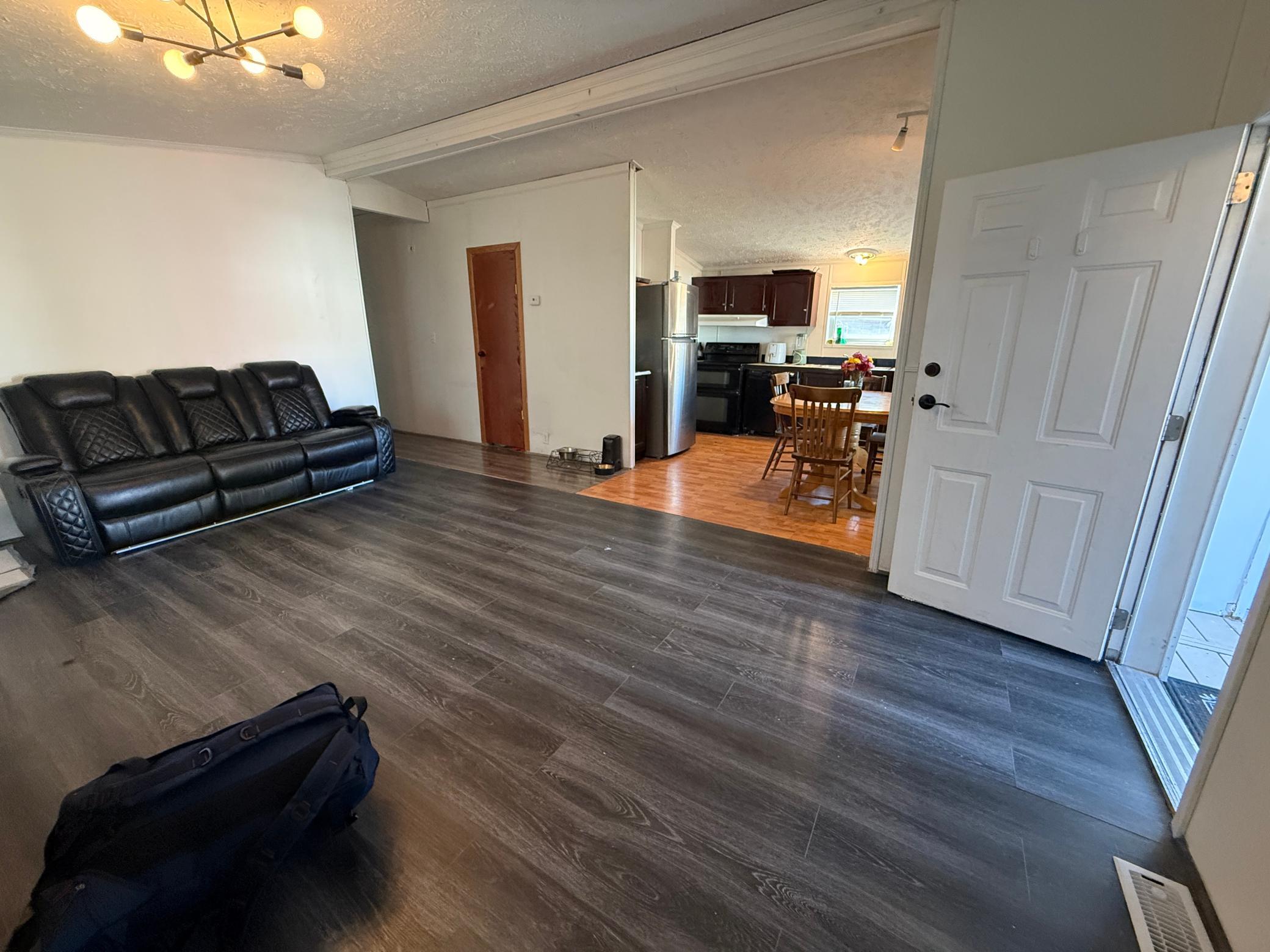 2000 single family home for sale at 1003 2 Avenue E in West Fargo, ND — 3 bed, 2 bath (photo 6 of 25)