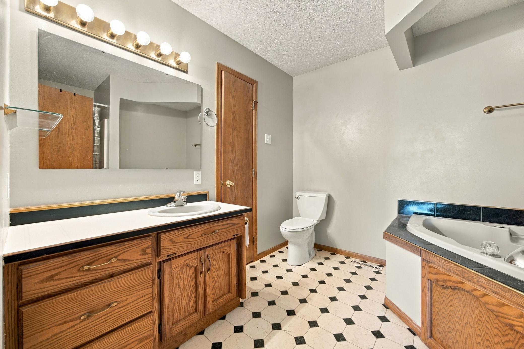 1993 single family home for sale at 816 9th Avenue NE in Dilworth, MN — 5 bed, 3 bath (photo 15 of 30)