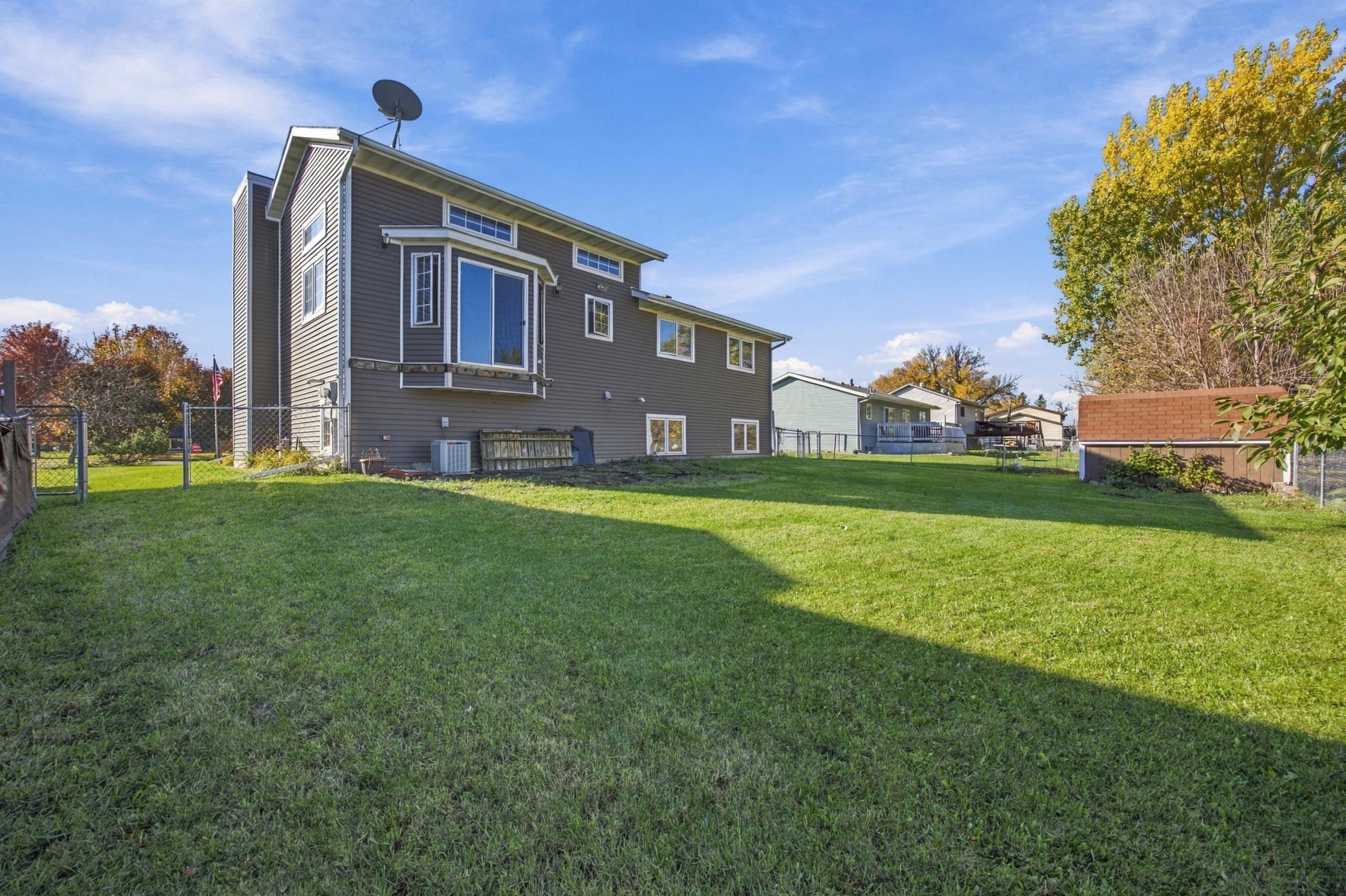 1993 single family home for sale at 816 9th Avenue NE in Dilworth, MN — 5 bed, 3 bath (photo 27 of 30)
