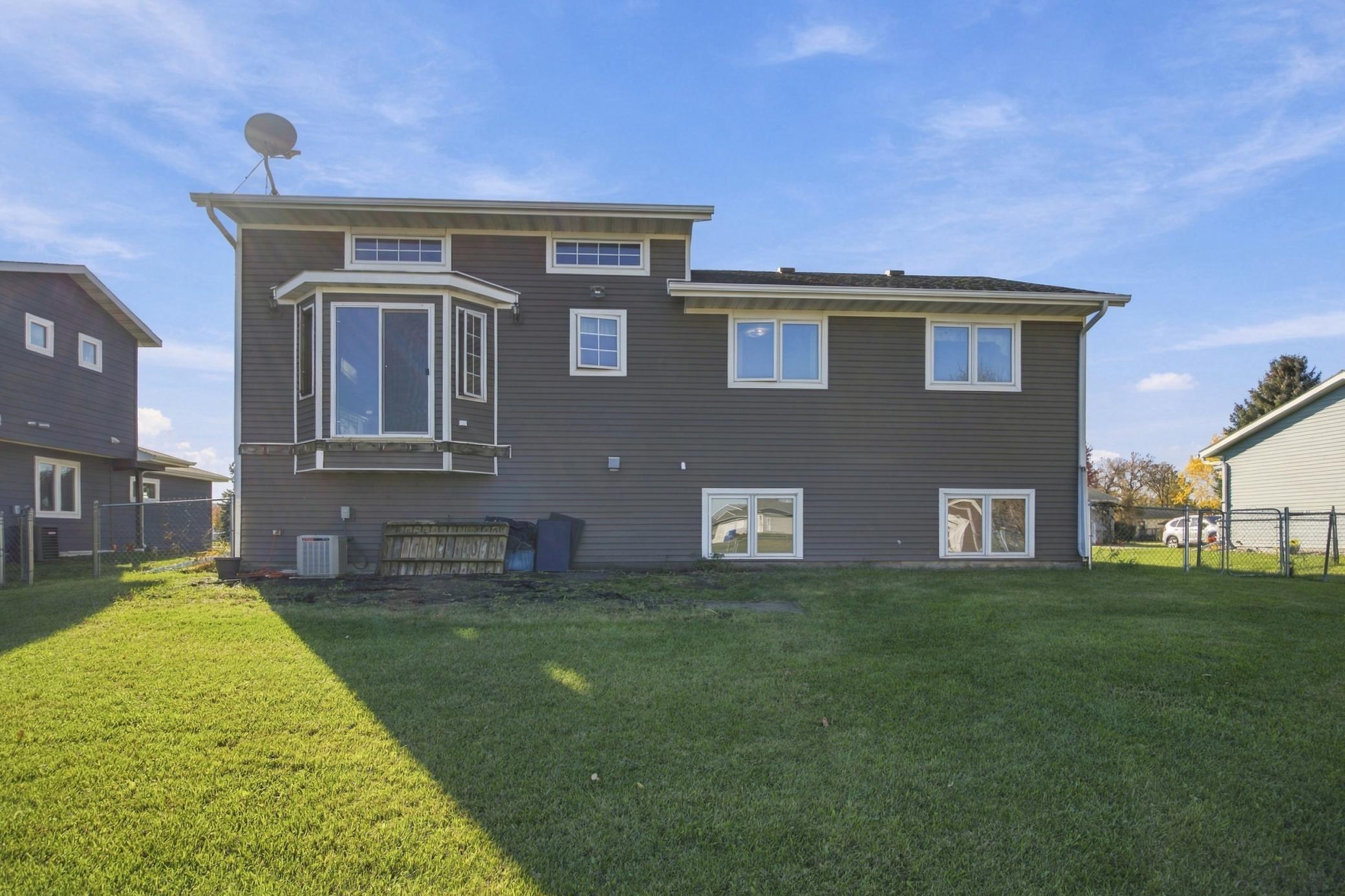 1993 single family home for sale at 816 9th Avenue NE in Dilworth, MN — 5 bed, 3 bath (photo 28 of 30)