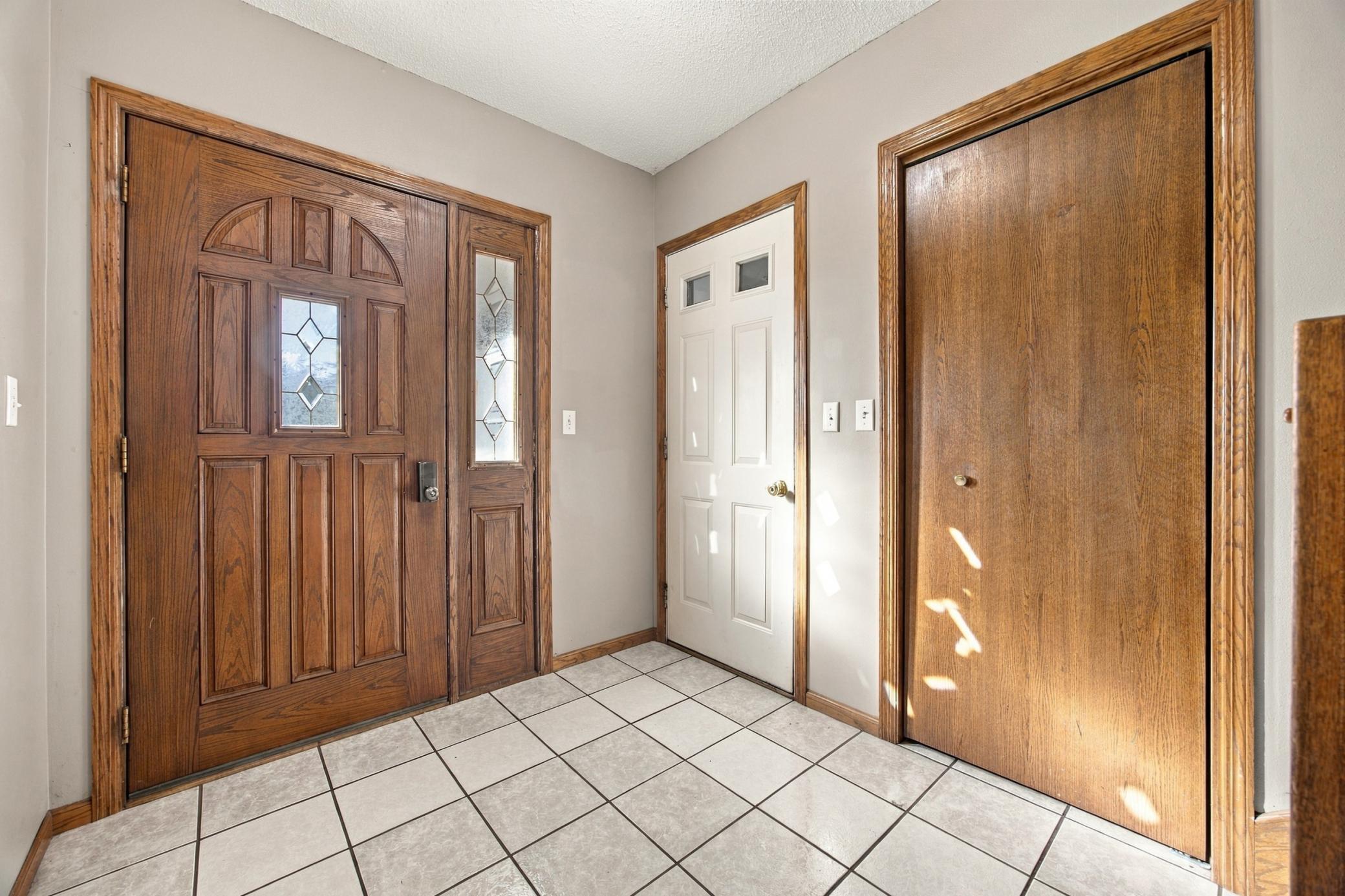 1993 single family home for sale at 816 9th Avenue NE in Dilworth, MN — 5 bed, 3 bath (photo 4 of 30)