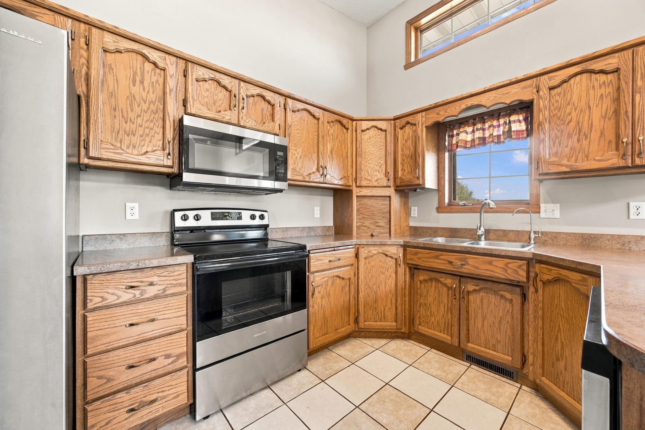 1993 single family home for sale at 816 9th Avenue NE in Dilworth, MN — 5 bed, 3 bath (photo 9 of 30)